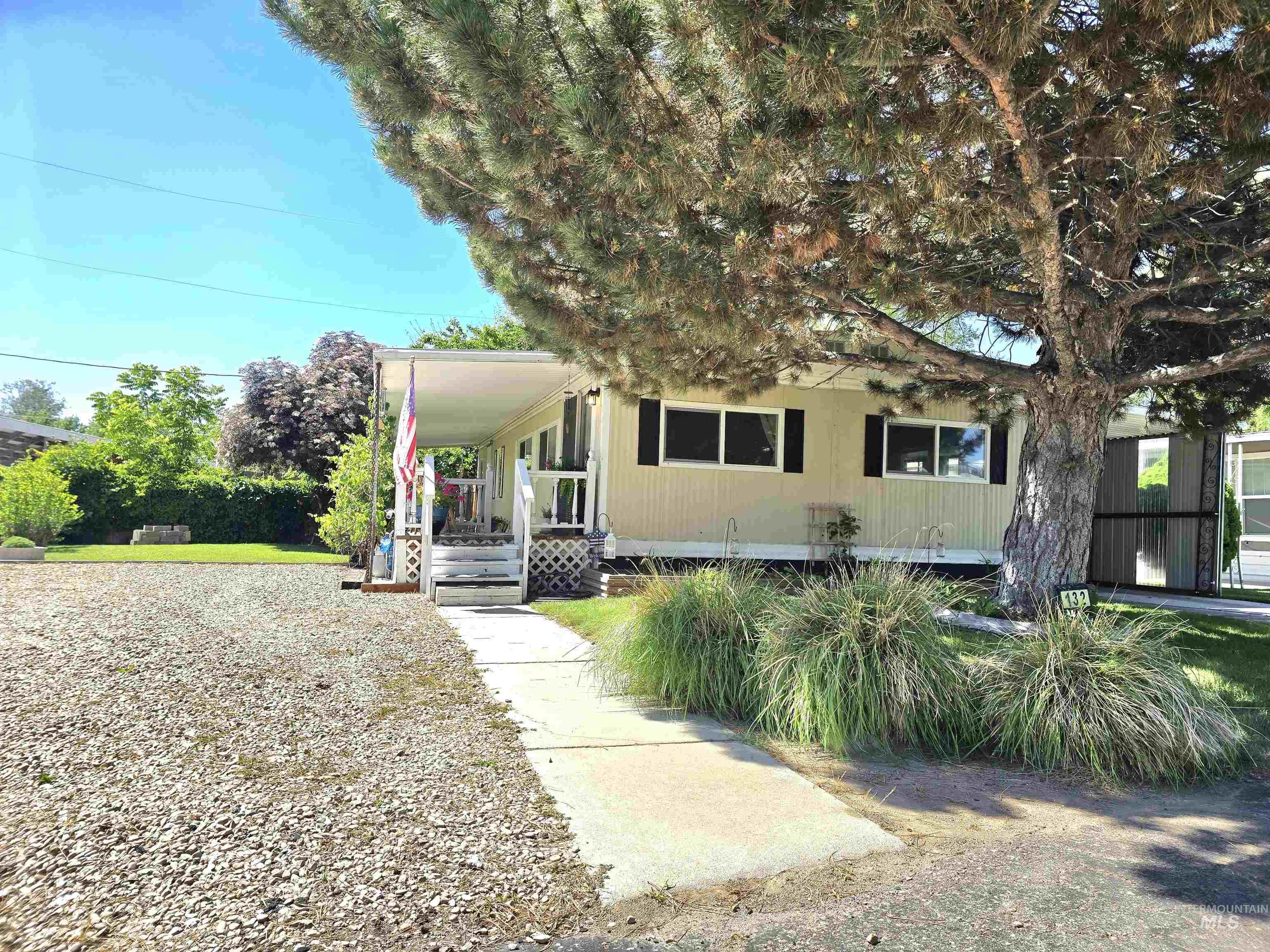 132 S Young Lane, Eagle, Idaho 83616, 2 Bedrooms, 1 Bathroom, Residential For Sale, Price $94,995,MLS 98988456