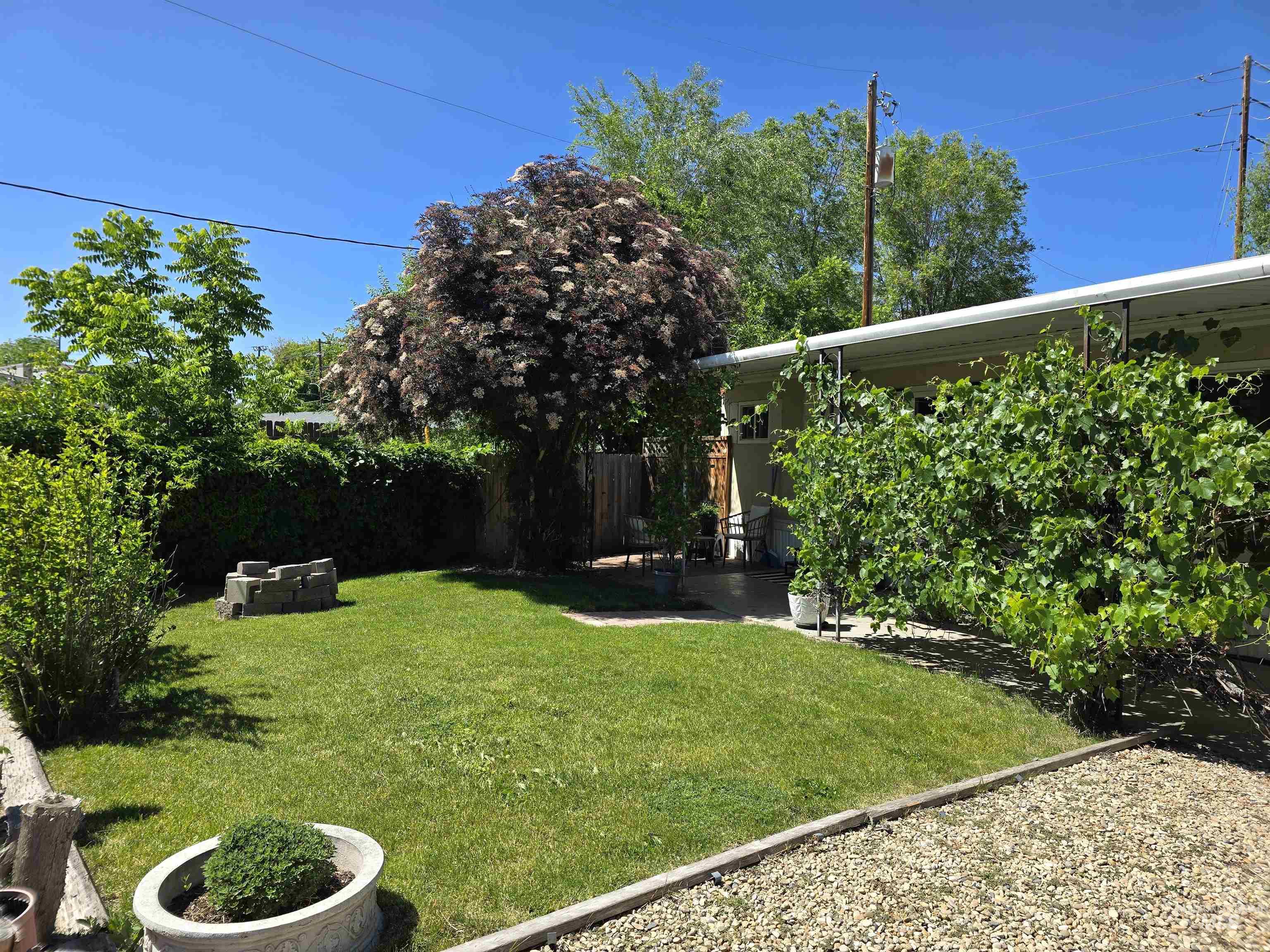 132 S Young Lane, Eagle, Idaho 83616, 2 Bedrooms, 1 Bathroom, Residential For Sale, Price $94,995,MLS 98988456