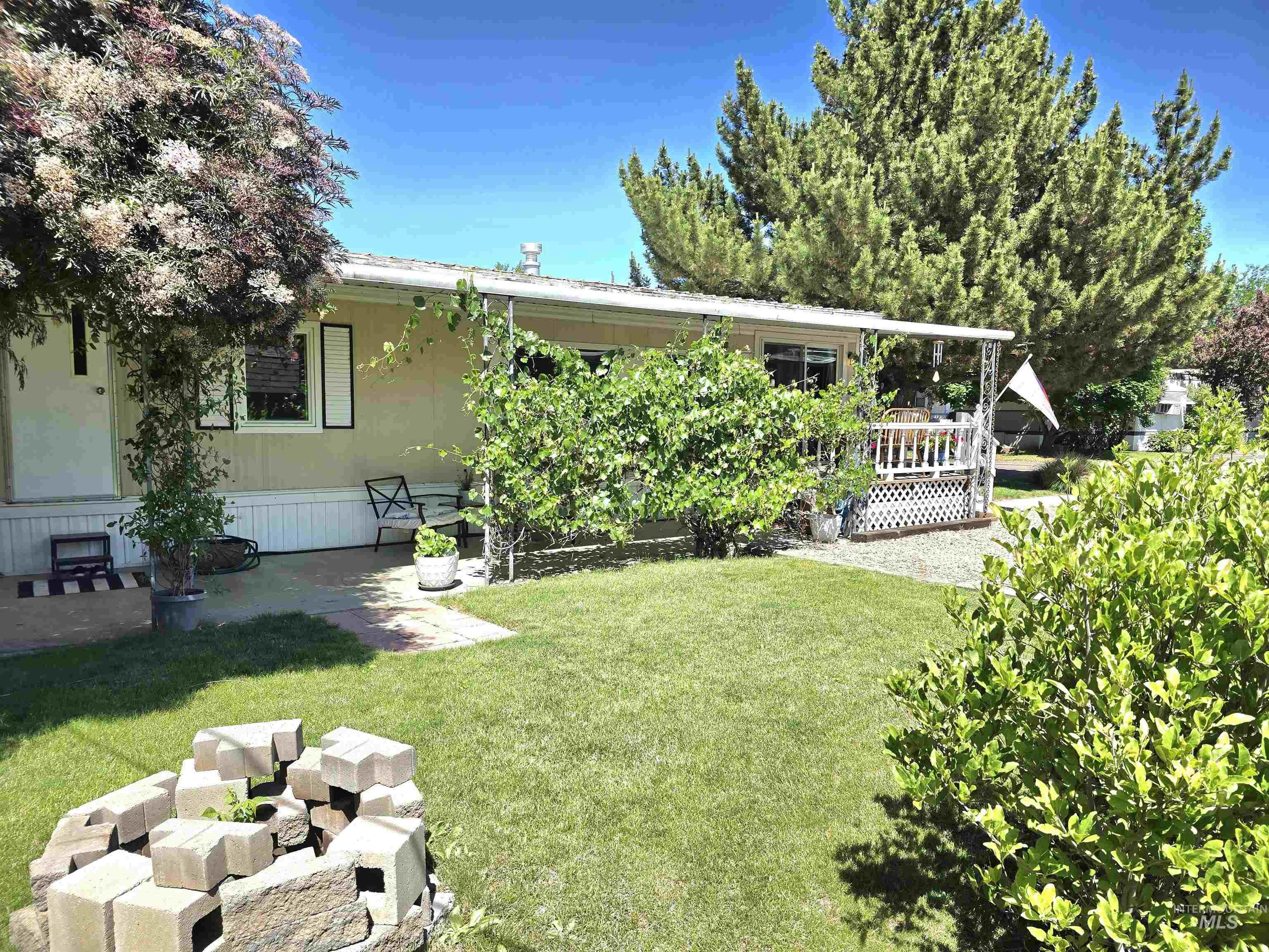 132 S Young Lane, Eagle, Idaho 83616, 2 Bedrooms, 1 Bathroom, Residential For Sale, Price $94,995,MLS 98988456