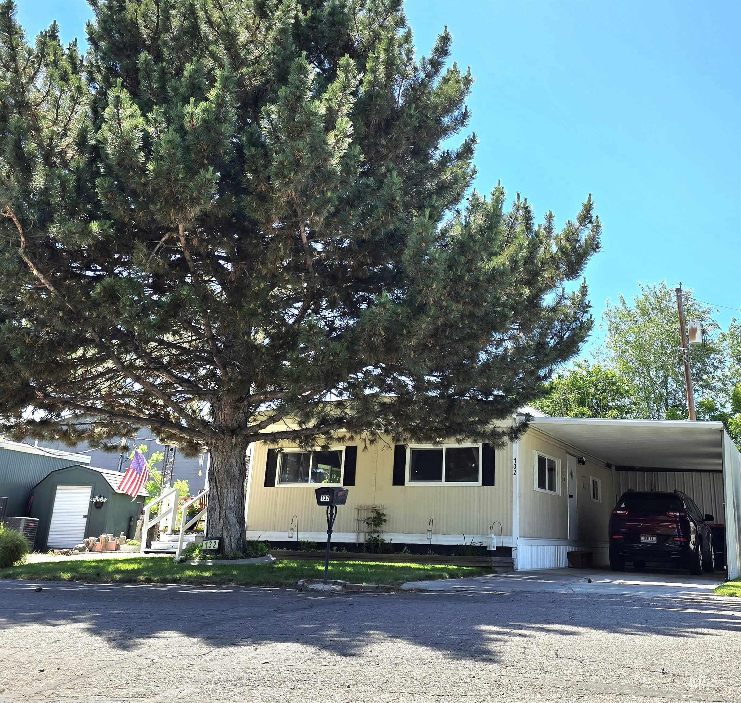132 S Young Lane, Eagle, Idaho 83616, 2 Bedrooms, 1 Bathroom, Residential For Sale, Price $94,995,MLS 98988456