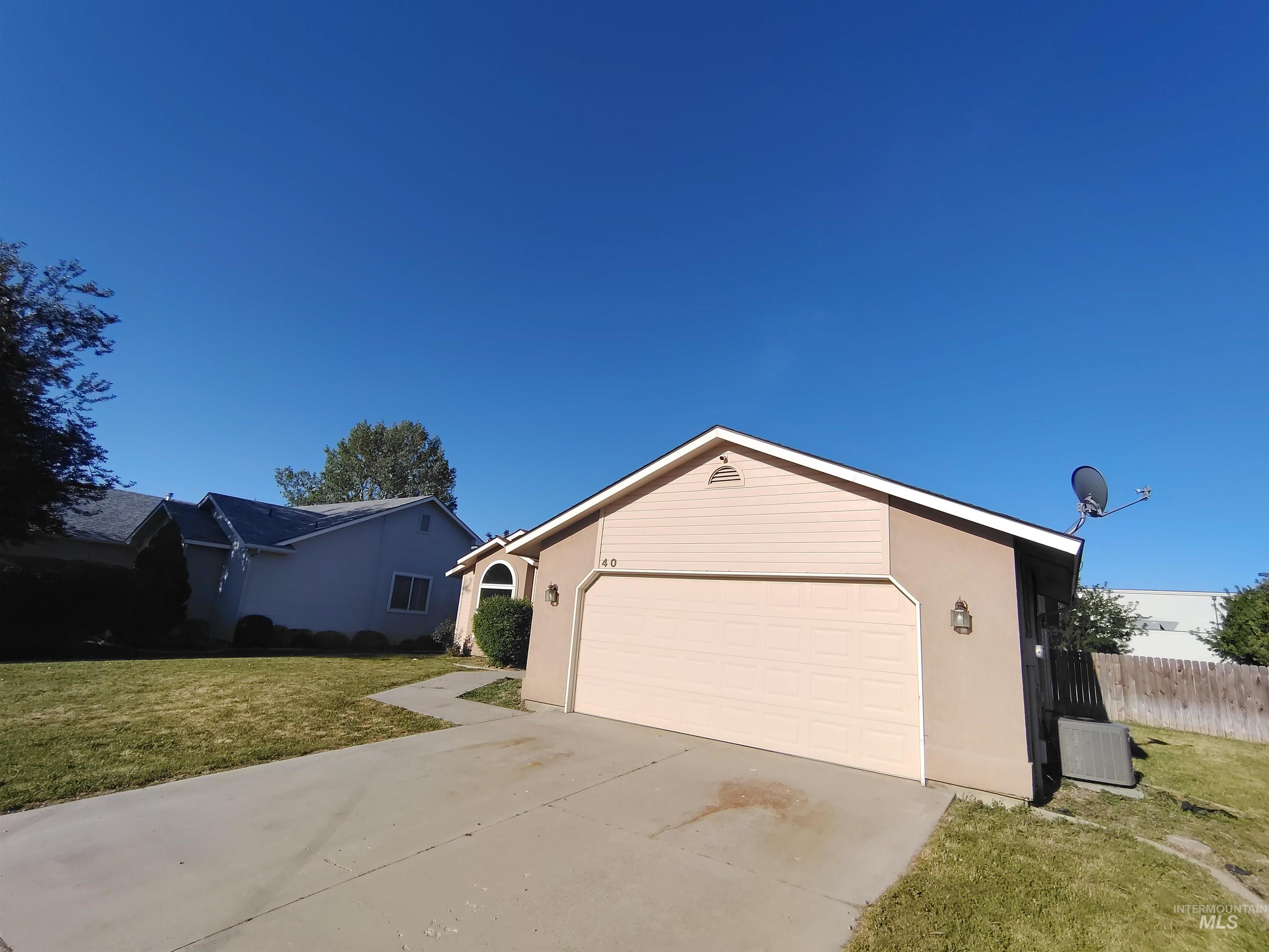 40 S Bingham St, Nampa, Idaho 83651-0000, 3 Bedrooms, 2 Bathrooms, Residential For Sale, Price $290,000,MLS 98988457