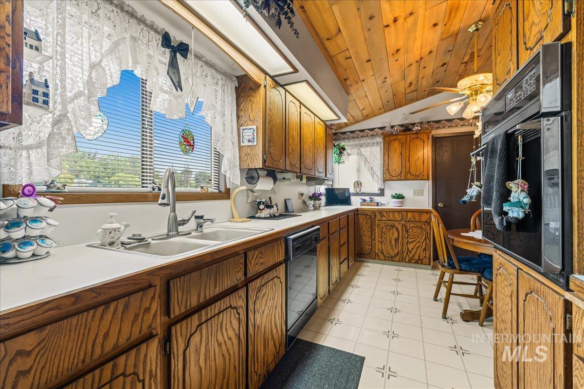 2503 Lyle Ct, Nampa, Idaho 83651, 3 Bedrooms, 3 Bathrooms, Residential For Sale, Price $715,000,MLS 98988458