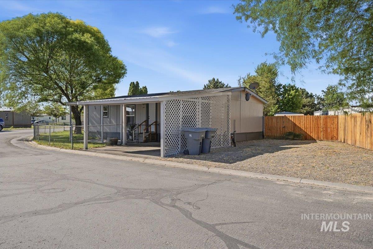 5015 E Ustick Rd 118, Caldwell, Idaho 83605, 3 Bedrooms, 2 Bathrooms, Residential For Sale, Price $120,000,MLS 98988459