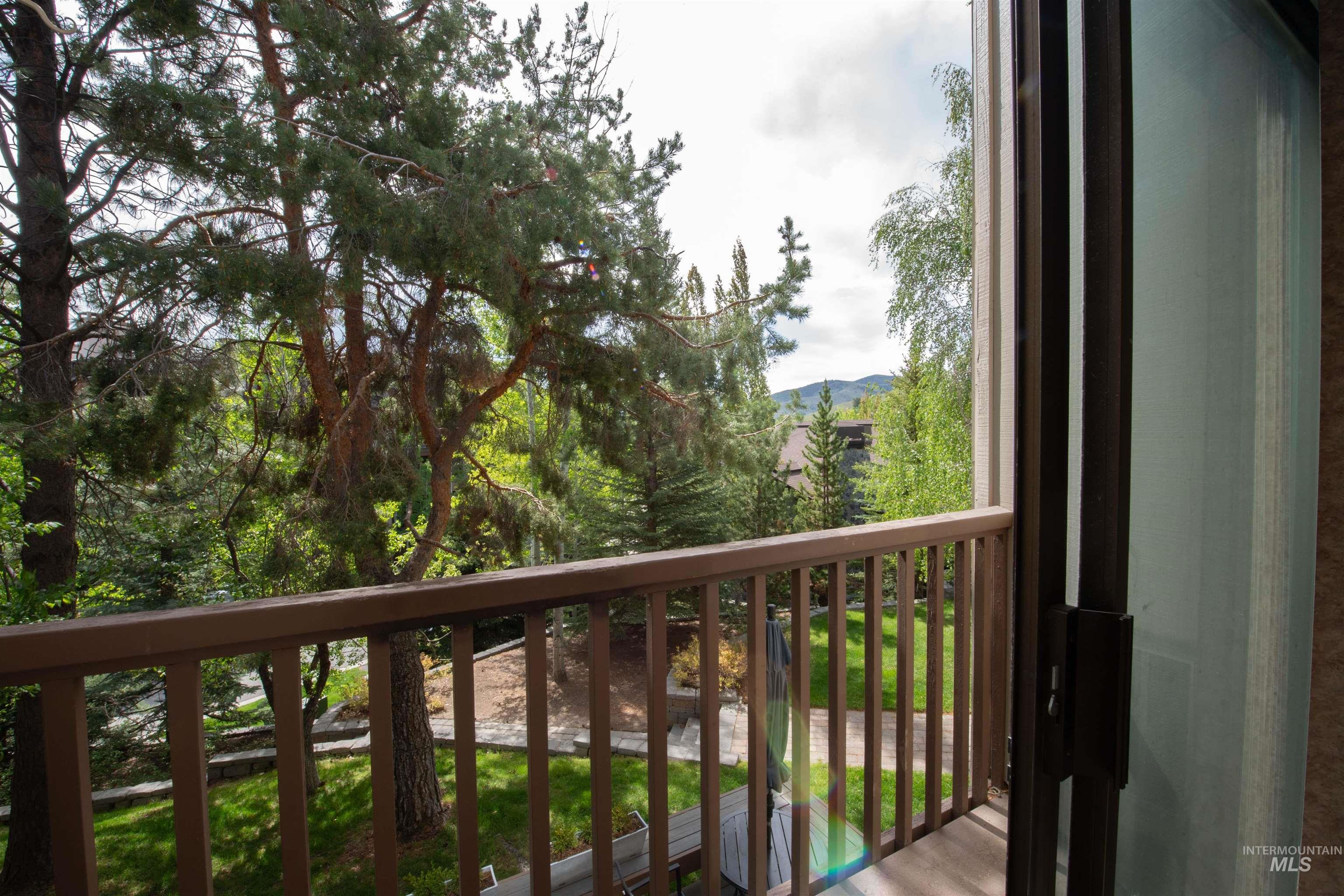 2459 Indian Springs Condo Dr, Sun Valley, Idaho 83353, 3 Bedrooms, 2 Bathrooms, Residential For Sale, Price $675,000,MLS 98988460
