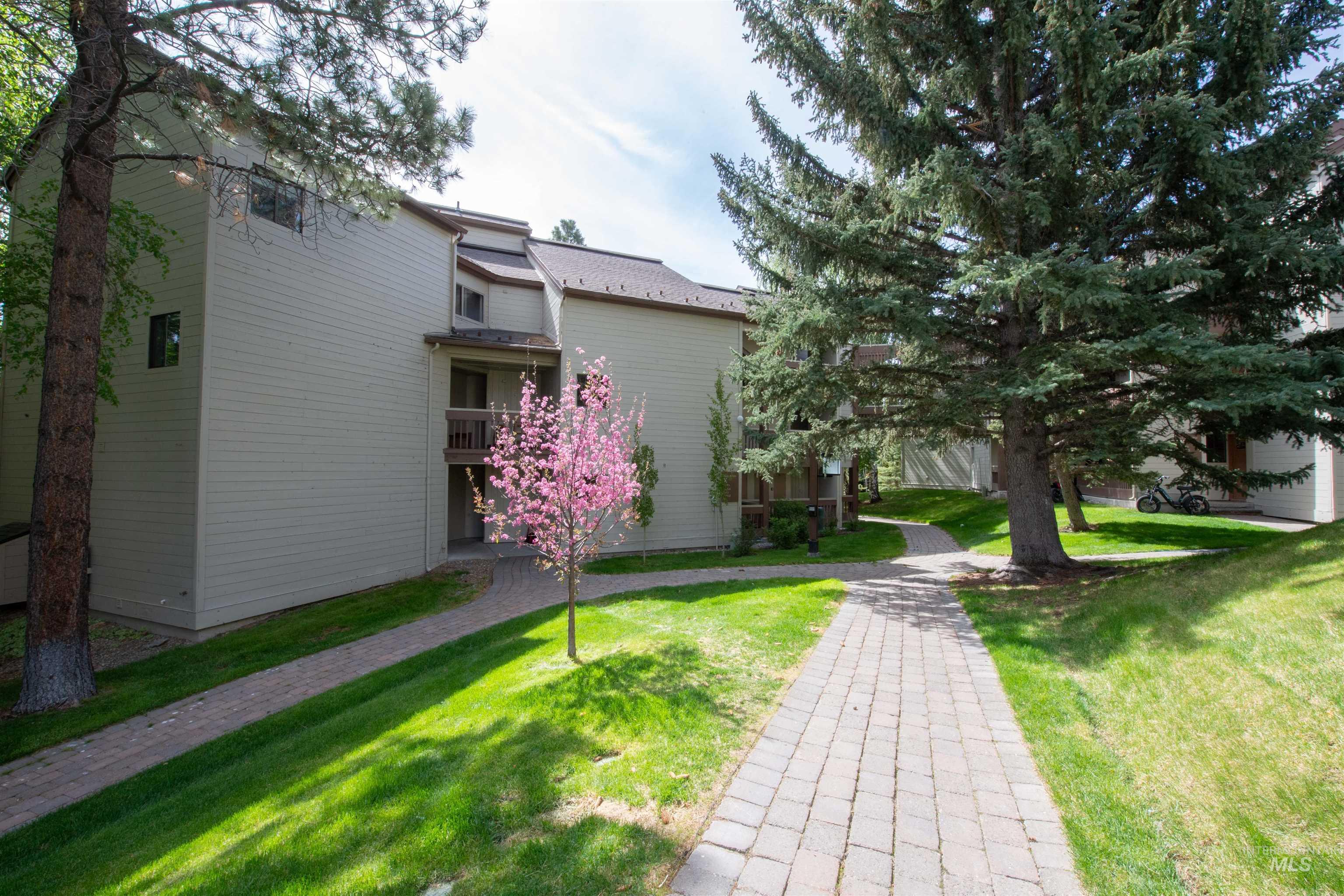 2459 Indian Springs Condo Dr, Sun Valley, Idaho 83353, 3 Bedrooms, 2 Bathrooms, Residential For Sale, Price $675,000,MLS 98988460