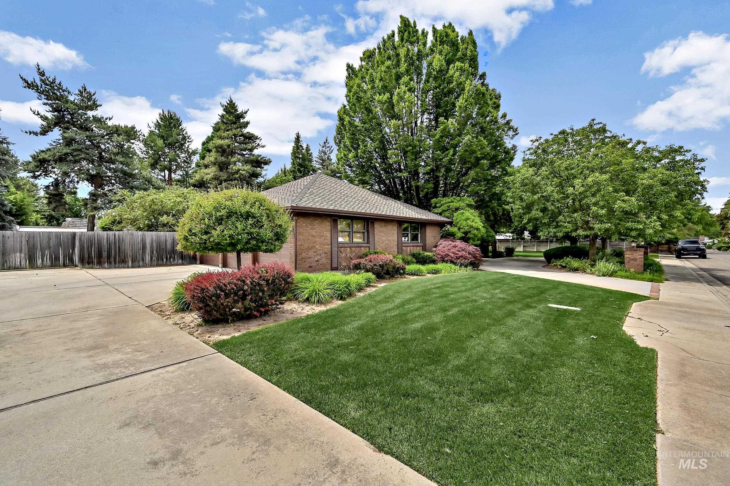 6319 W Montana Ave., Boise, Idaho 83704, 4 Bedrooms, 3 Bathrooms, Residential For Sale, Price $995,000,MLS 98988461