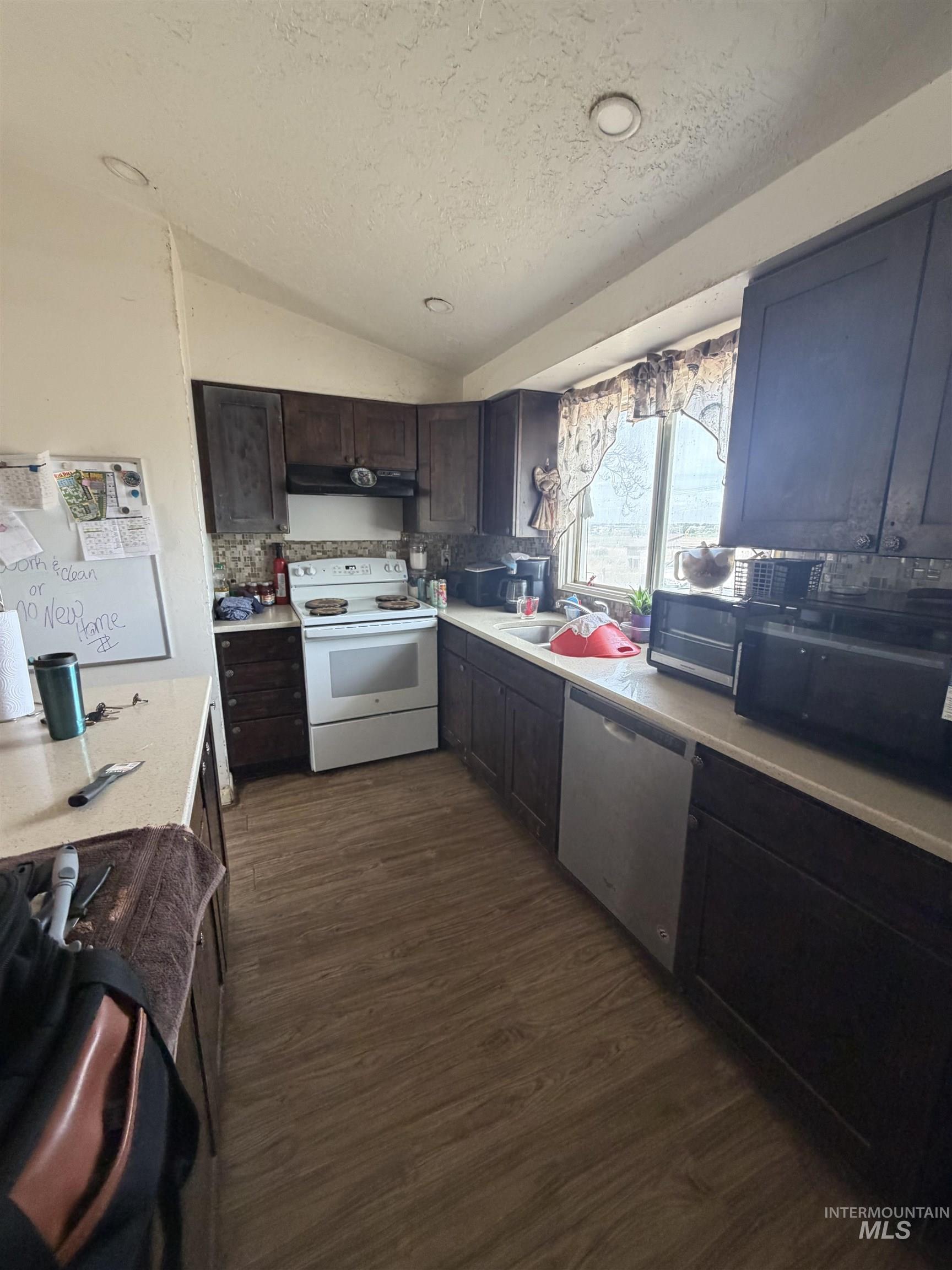 3605 N 3000 E, Twin Falls, Idaho 83301-0359, 5 Bedrooms, 2 Bathrooms, Residential For Sale, Price $535,000,MLS 98988463