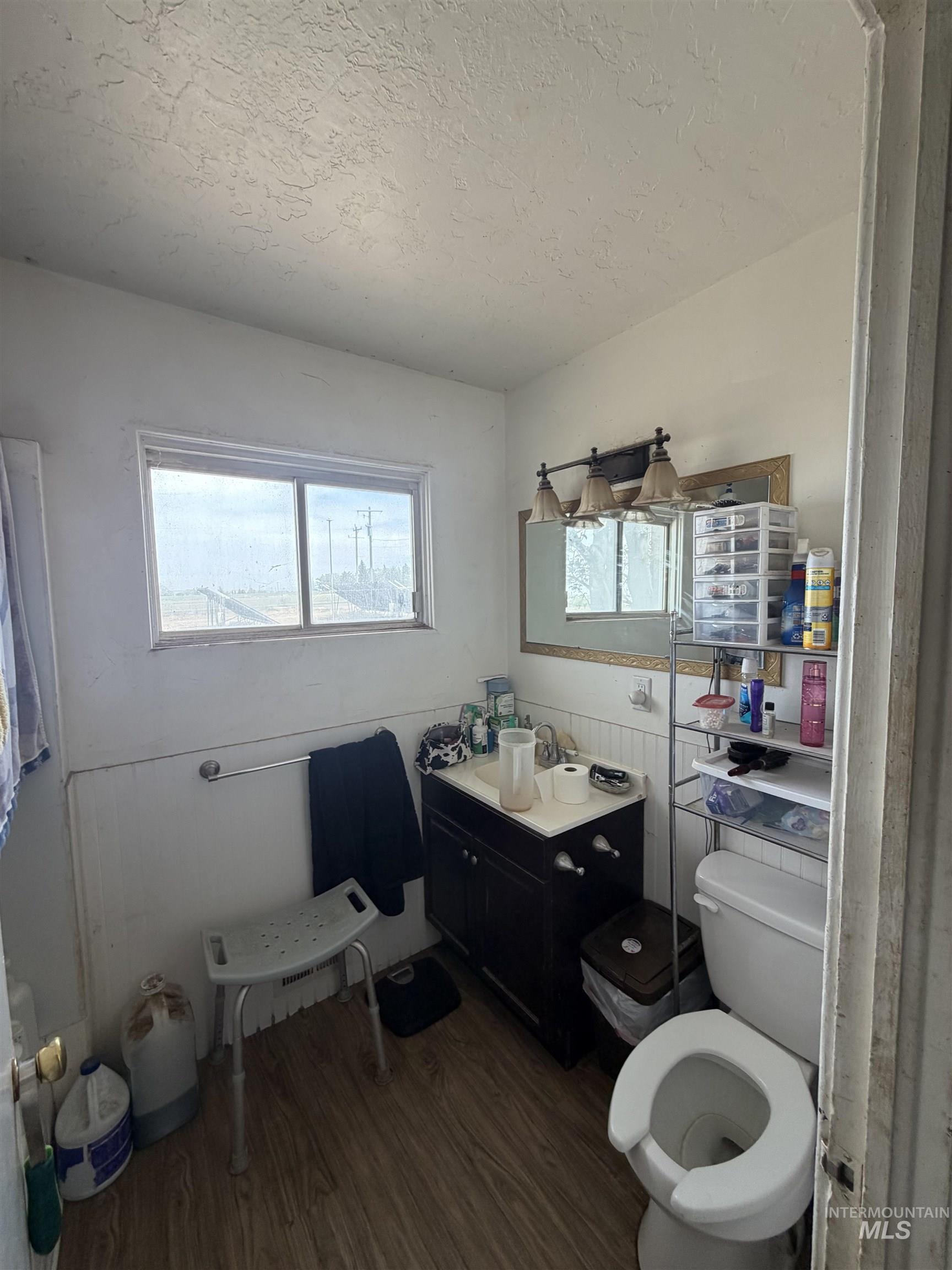 3605 N 3000 E, Twin Falls, Idaho 83301-0359, 5 Bedrooms, 2 Bathrooms, Residential For Sale, Price $535,000,MLS 98988463