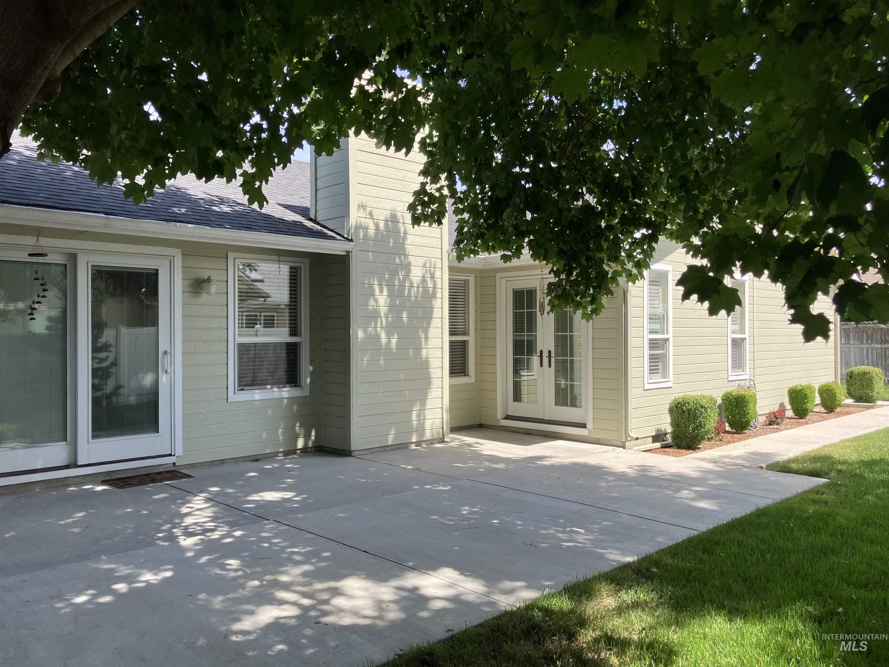 2168 N Glennfield Way, Meridian, Idaho 83646-1282, 3 Bedrooms, 2 Bathrooms, Residential For Sale, Price $479,900,MLS 98988473