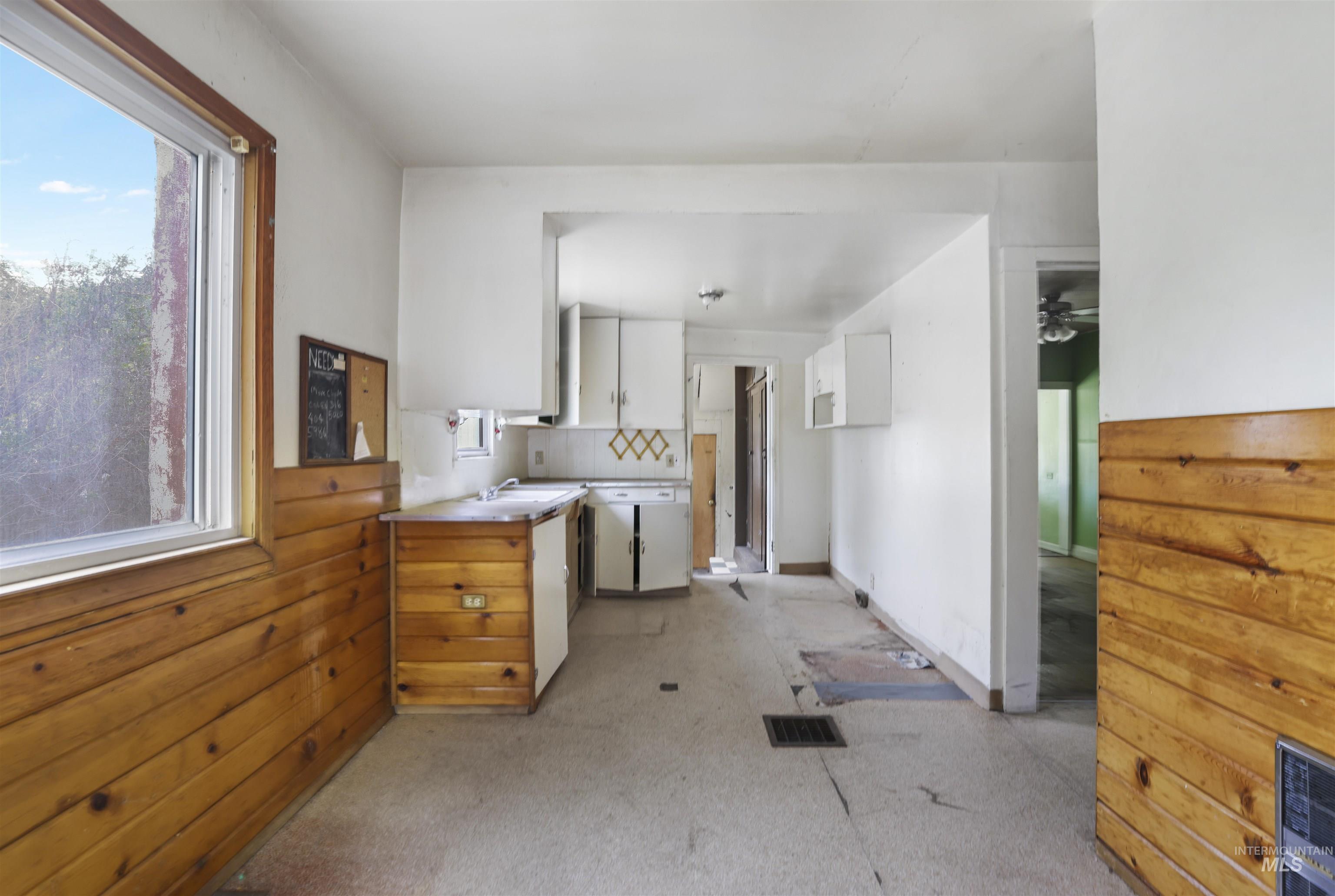 110 E 2nd St, Shoshone, Idaho 83352, 3 Bedrooms, 1 Bathroom, Residential For Sale, Price $175,000,MLS 98988479