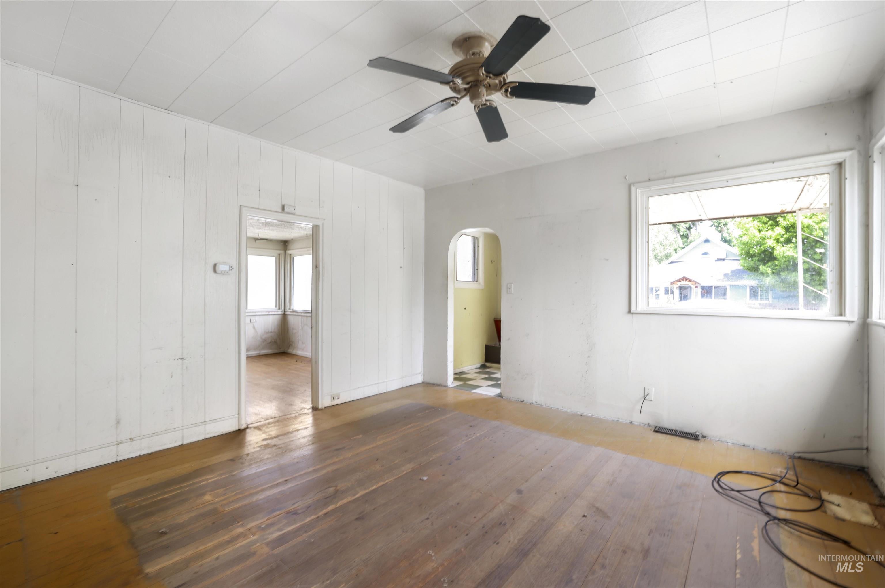 110 E 2nd St, Shoshone, Idaho 83352, 3 Bedrooms, 1 Bathroom, Residential For Sale, Price $175,000,MLS 98988479