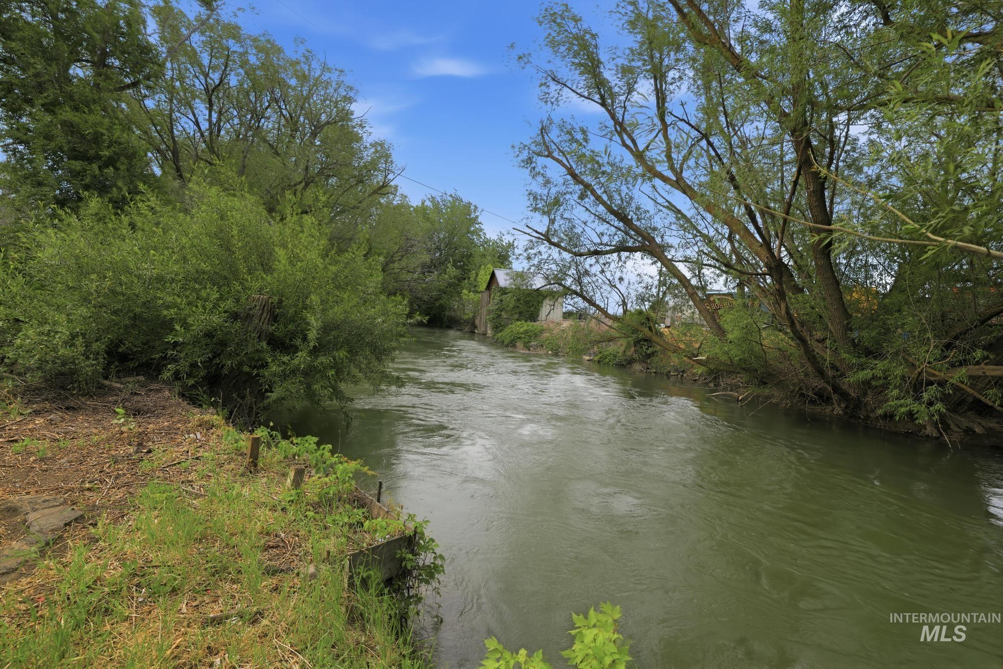 110 E 2nd St, Shoshone, Idaho 83352, 3 Bedrooms, 1 Bathroom, Residential For Sale, Price $175,000,MLS 98988479