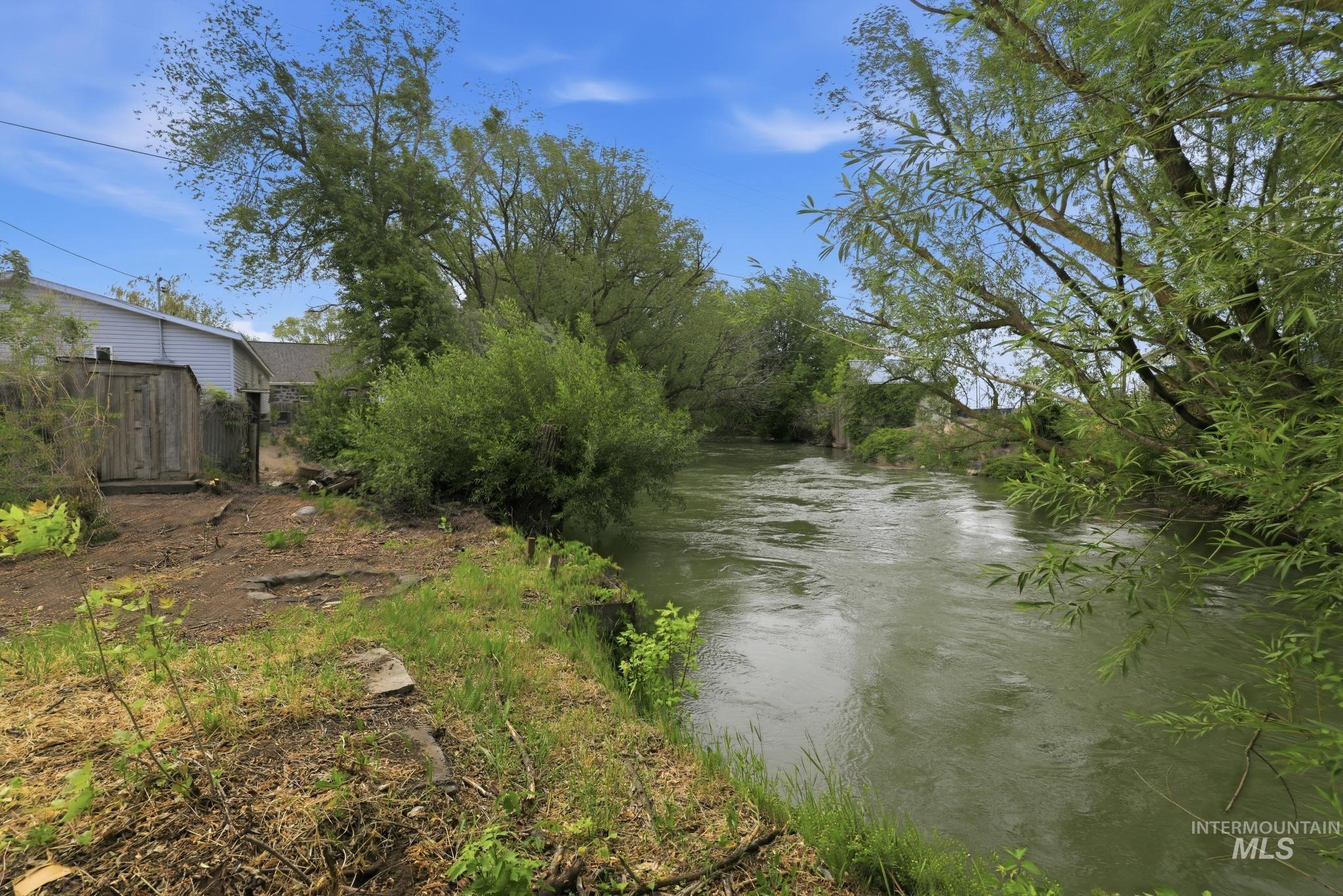110 E 2nd St, Shoshone, Idaho 83352, 3 Bedrooms, 1 Bathroom, Residential For Sale, Price $175,000,MLS 98988479