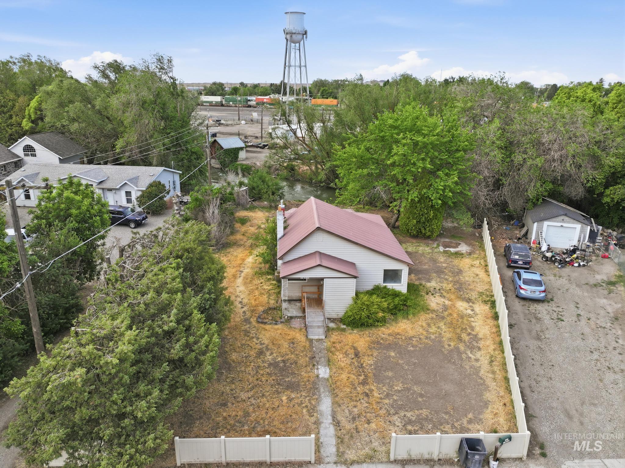 110 E 2nd St, Shoshone, Idaho 83352, 3 Bedrooms, 1 Bathroom, Residential For Sale, Price $175,000,MLS 98988479