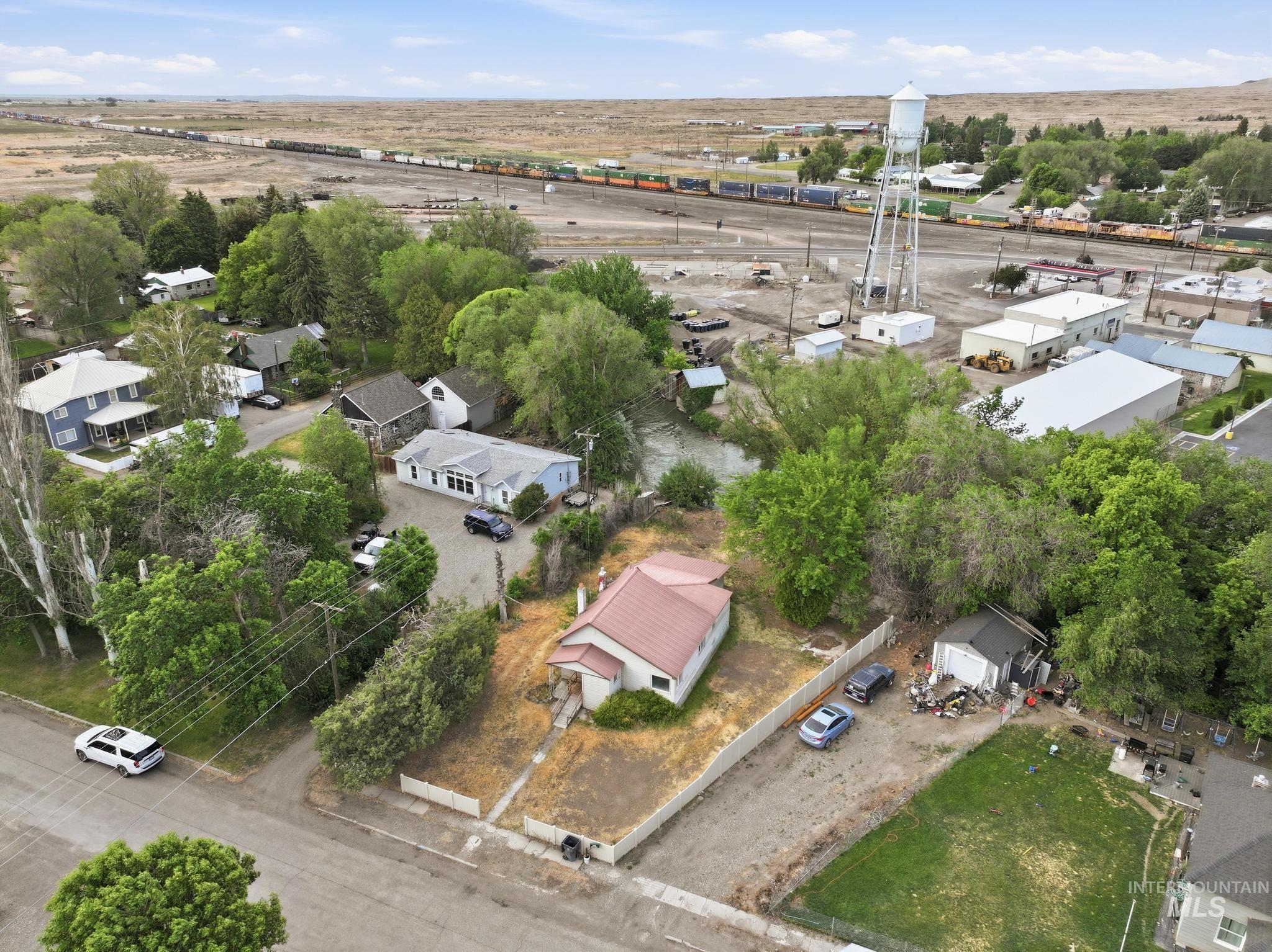 110 E 2nd St, Shoshone, Idaho 83352, 3 Bedrooms, 1 Bathroom, Residential For Sale, Price $175,000,MLS 98988479