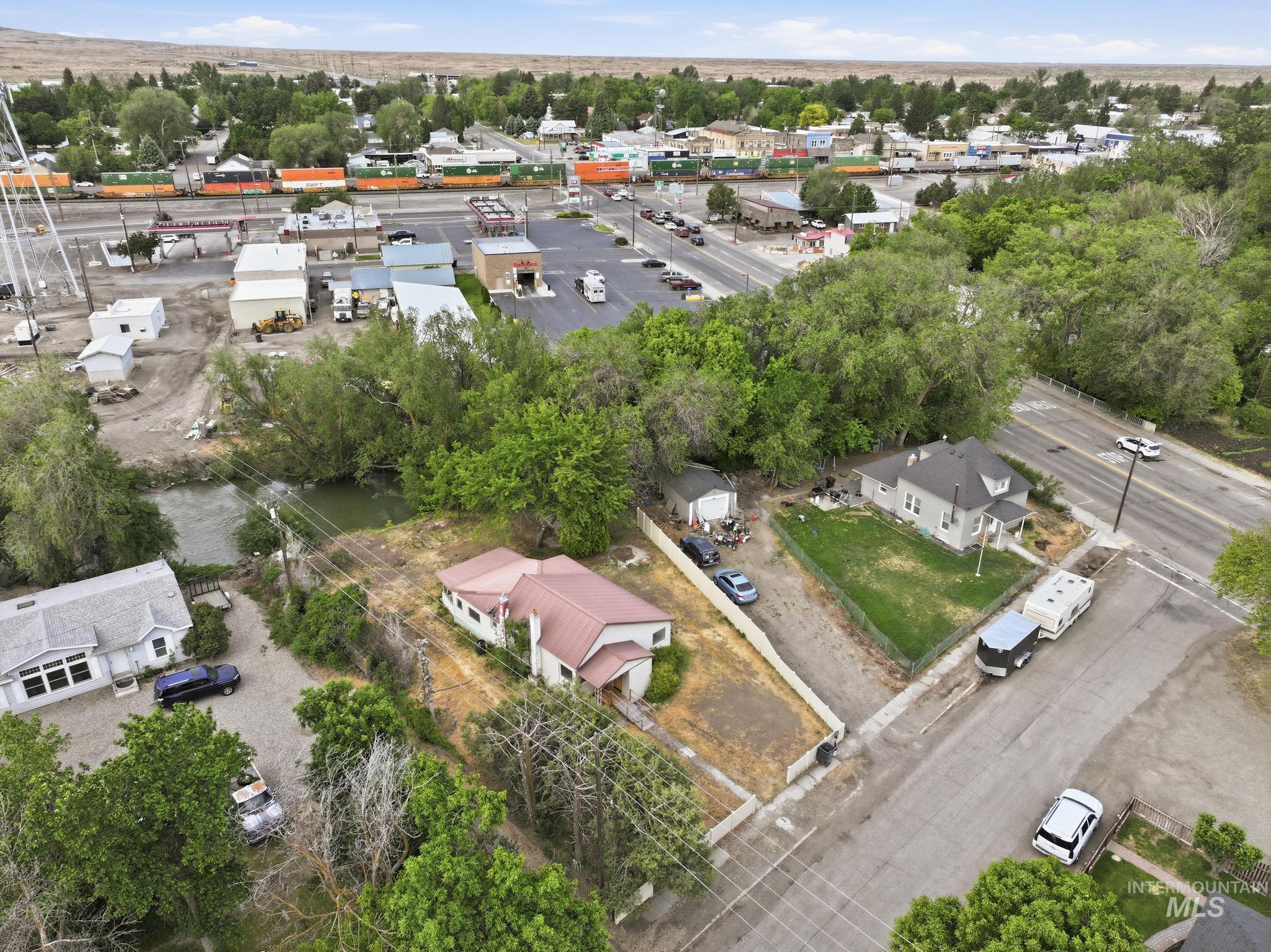 110 E 2nd St, Shoshone, Idaho 83352, 3 Bedrooms, 1 Bathroom, Residential For Sale, Price $175,000,MLS 98988479