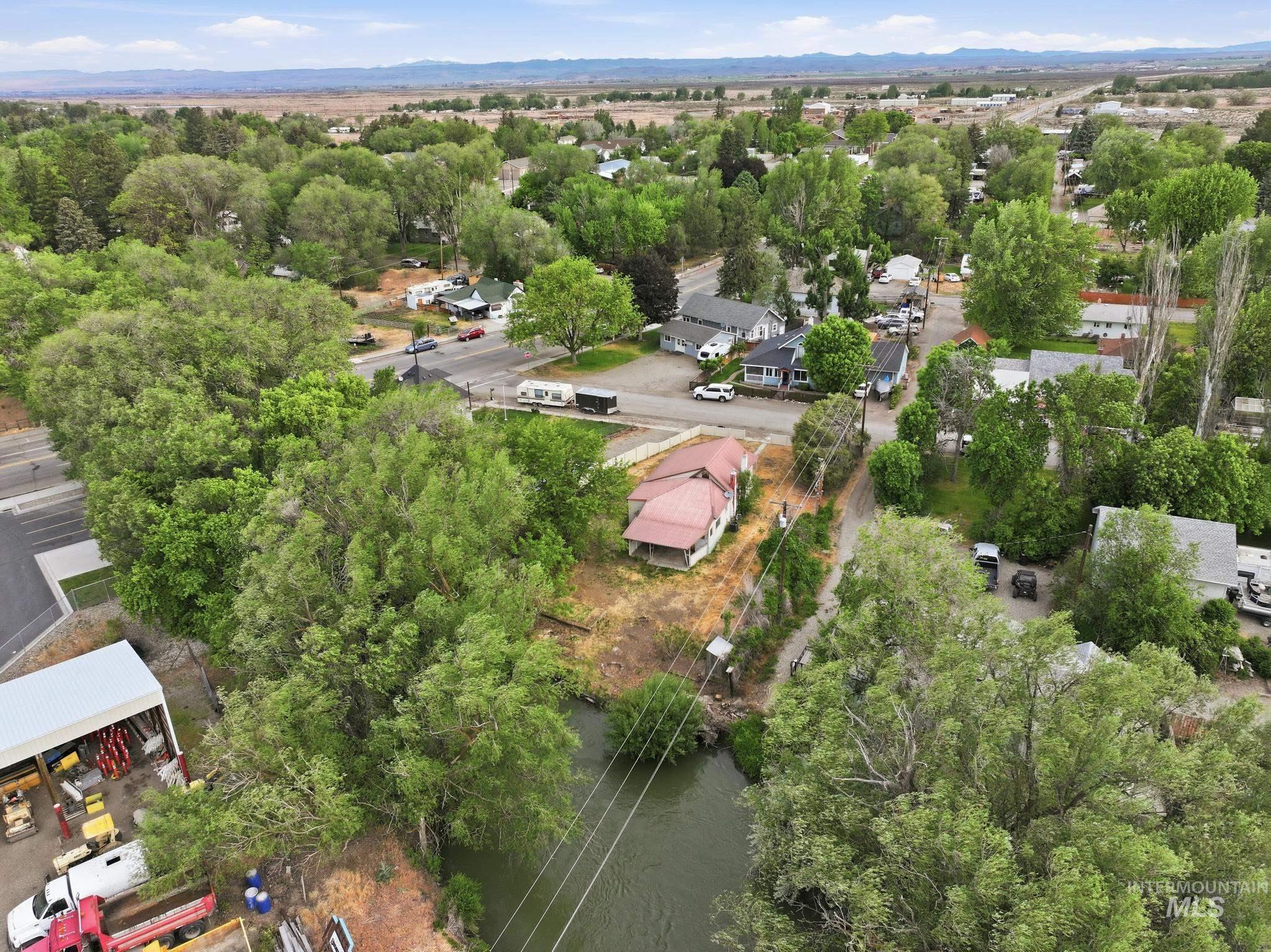 110 E 2nd St, Shoshone, Idaho 83352, 3 Bedrooms, 1 Bathroom, Residential For Sale, Price $175,000,MLS 98988479