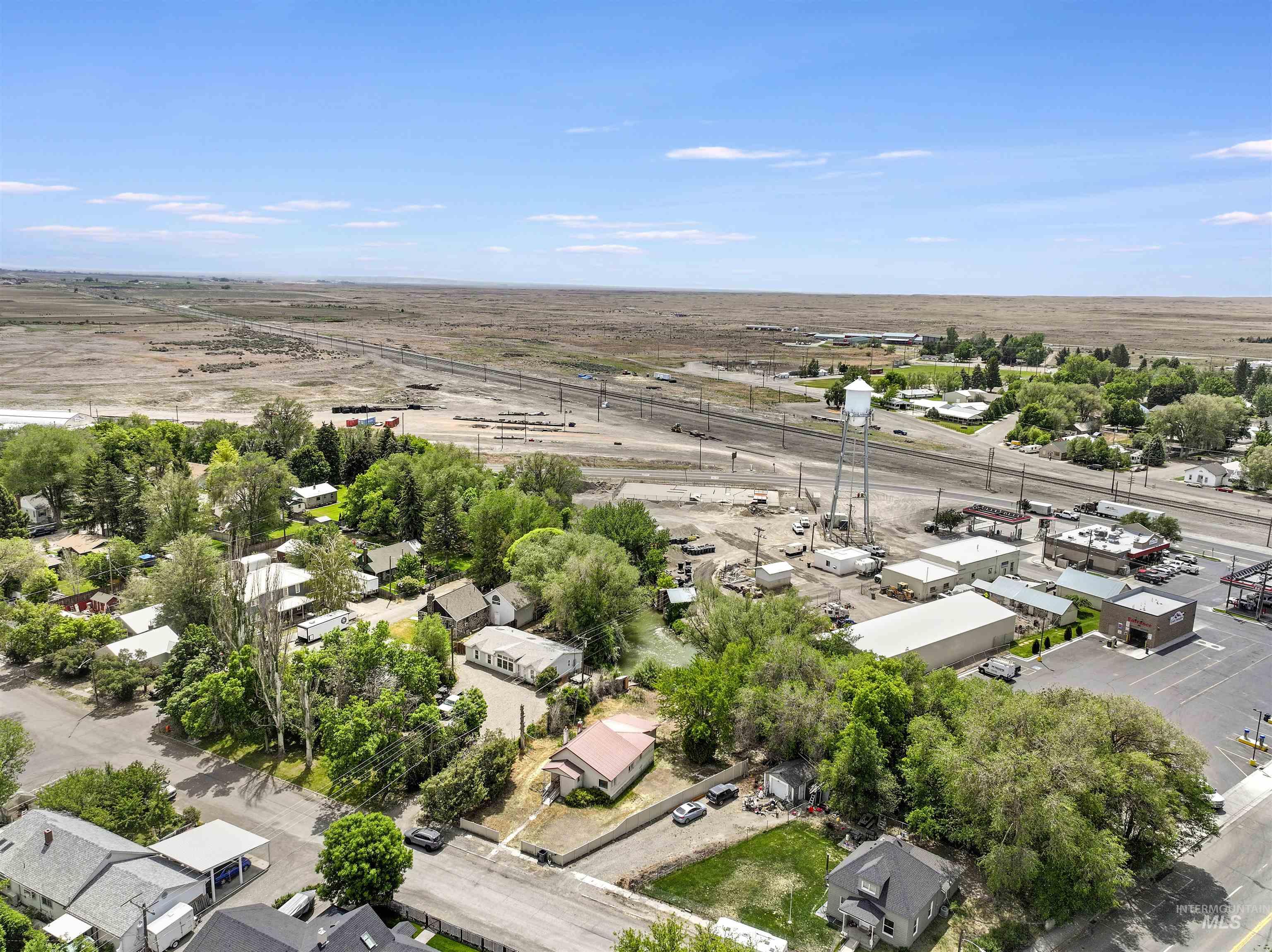 110 E 2nd St, Shoshone, Idaho 83352, 3 Bedrooms, 1 Bathroom, Residential For Sale, Price $175,000,MLS 98988479