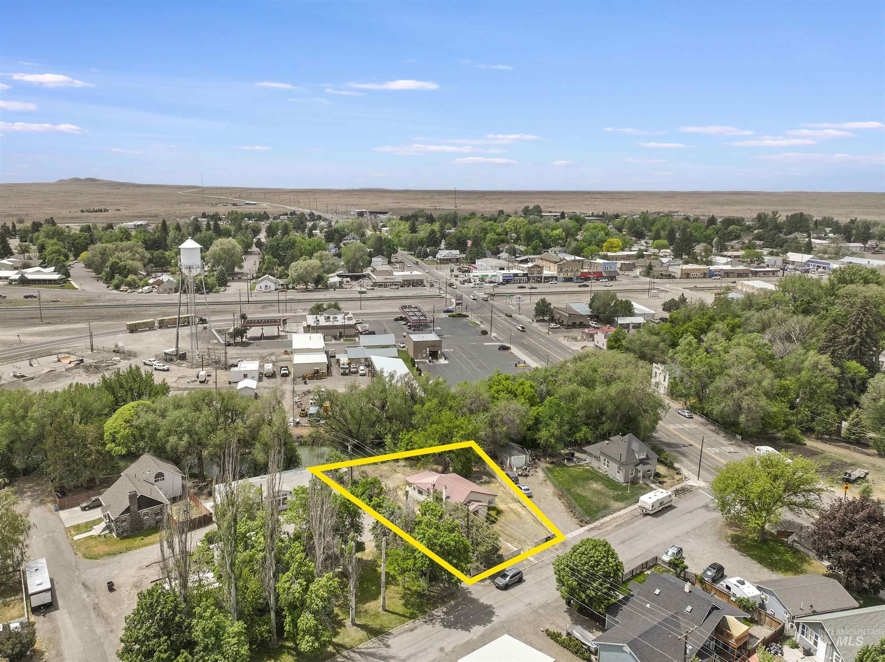 110 E 2nd St, Shoshone, Idaho 83352, 3 Bedrooms, 1 Bathroom, Residential For Sale, Price $175,000,MLS 98988479