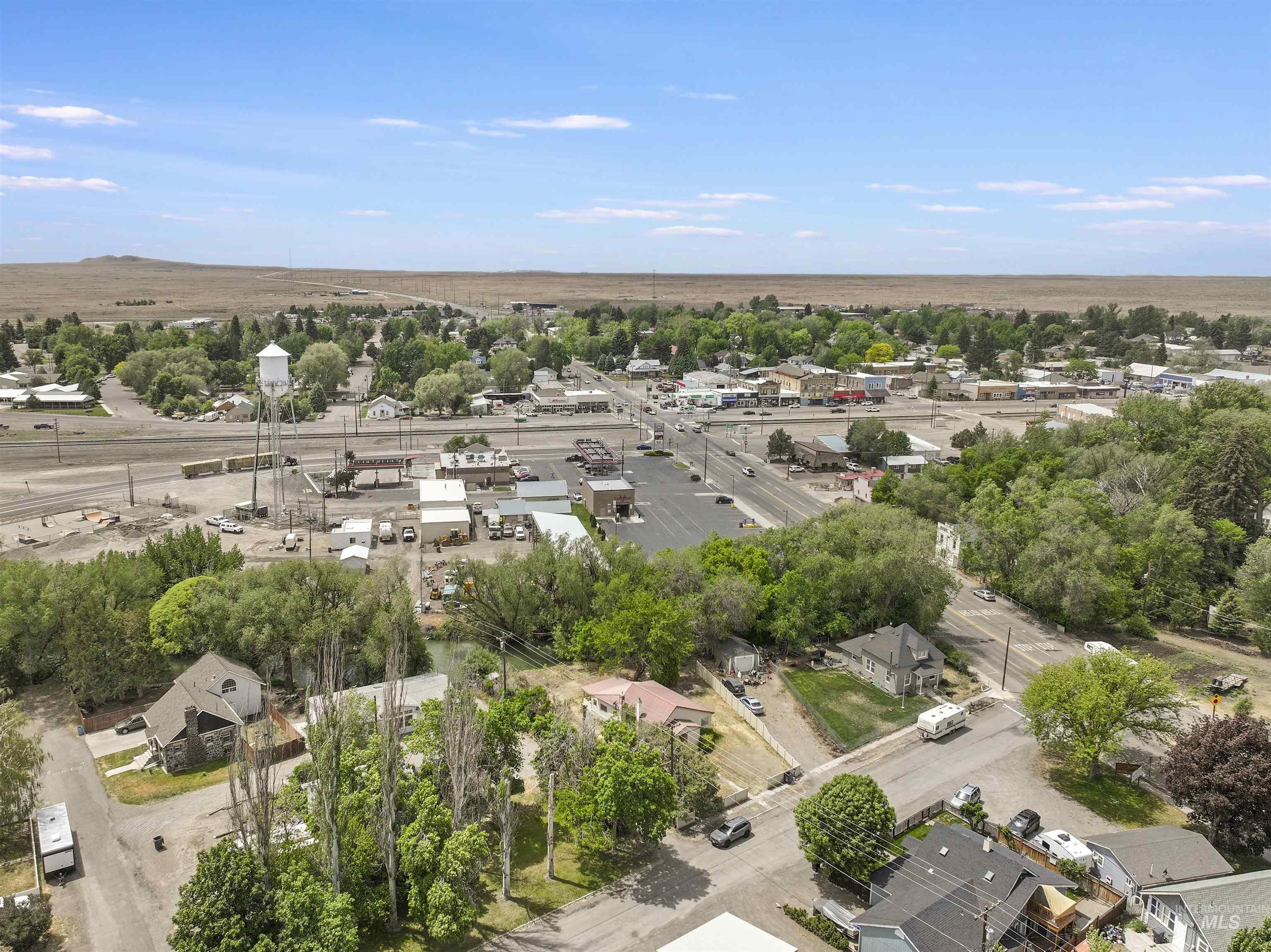 110 E 2nd St, Shoshone, Idaho 83352, 3 Bedrooms, 1 Bathroom, Residential For Sale, Price $175,000,MLS 98988479