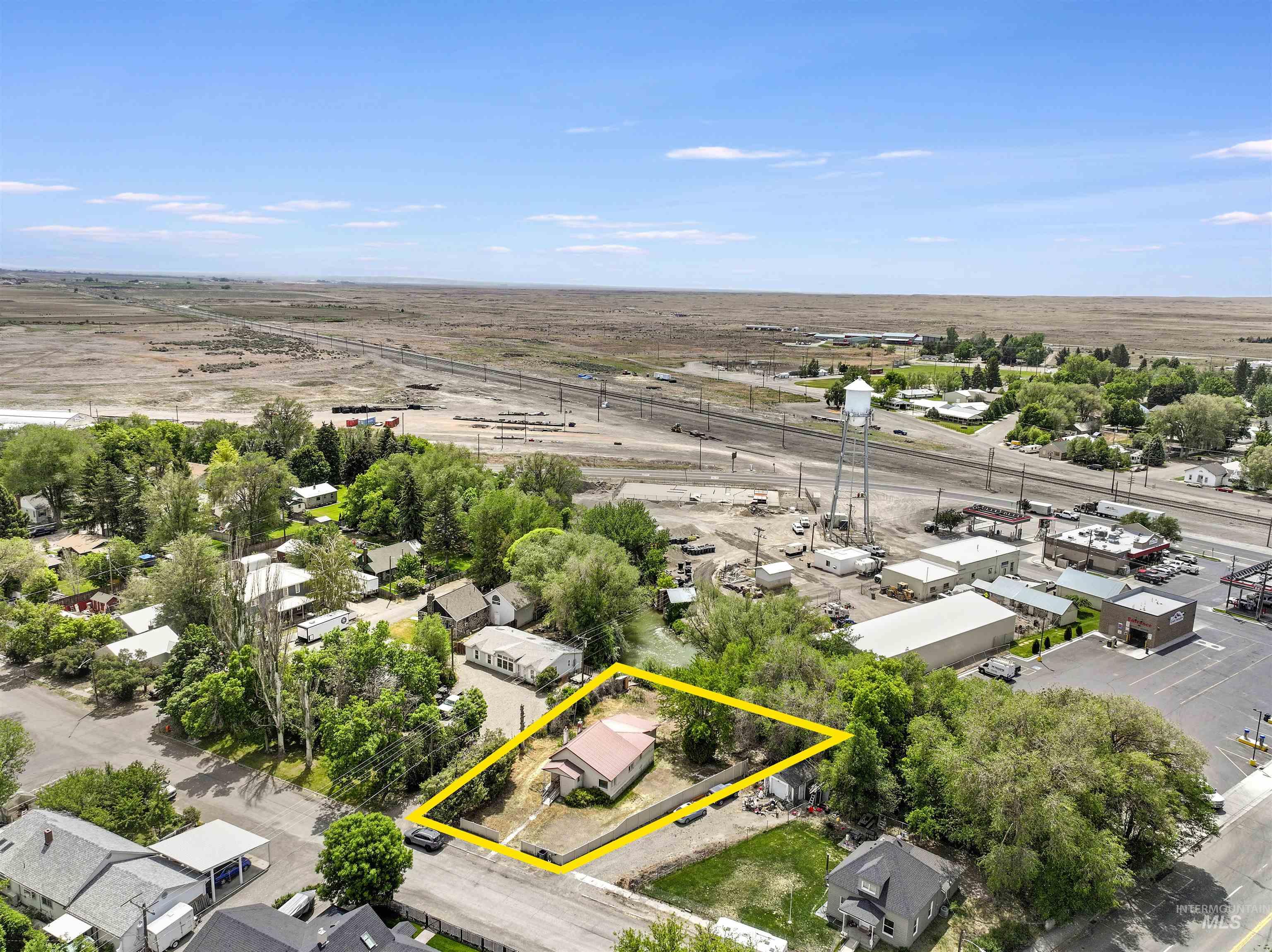 110 E 2nd St, Shoshone, Idaho 83352, 3 Bedrooms, 1 Bathroom, Residential For Sale, Price $175,000,MLS 98988479