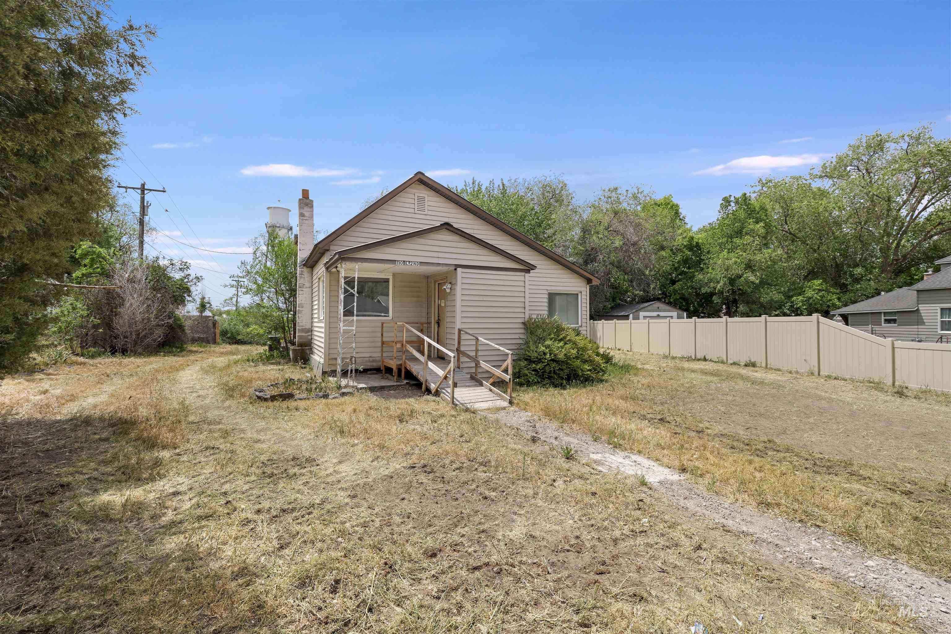 110 E 2nd St, Shoshone, Idaho 83352, 3 Bedrooms, 1 Bathroom, Residential For Sale, Price $175,000,MLS 98988479