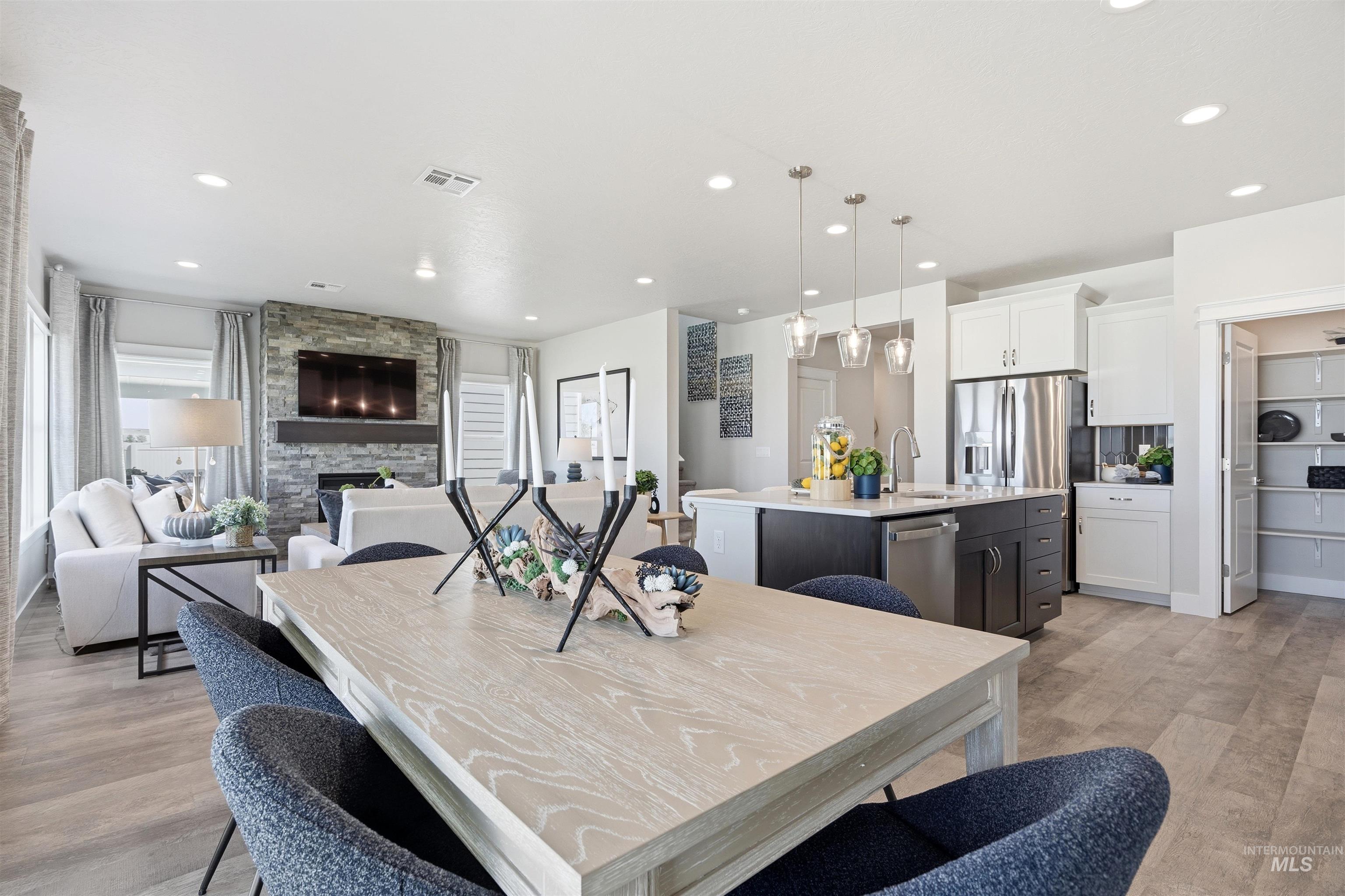 3375 W Caddisfly St., Kuna, Idaho 83634, 4 Bedrooms, 2.5 Bathrooms, Residential For Sale, Price $579,990,MLS 98988484