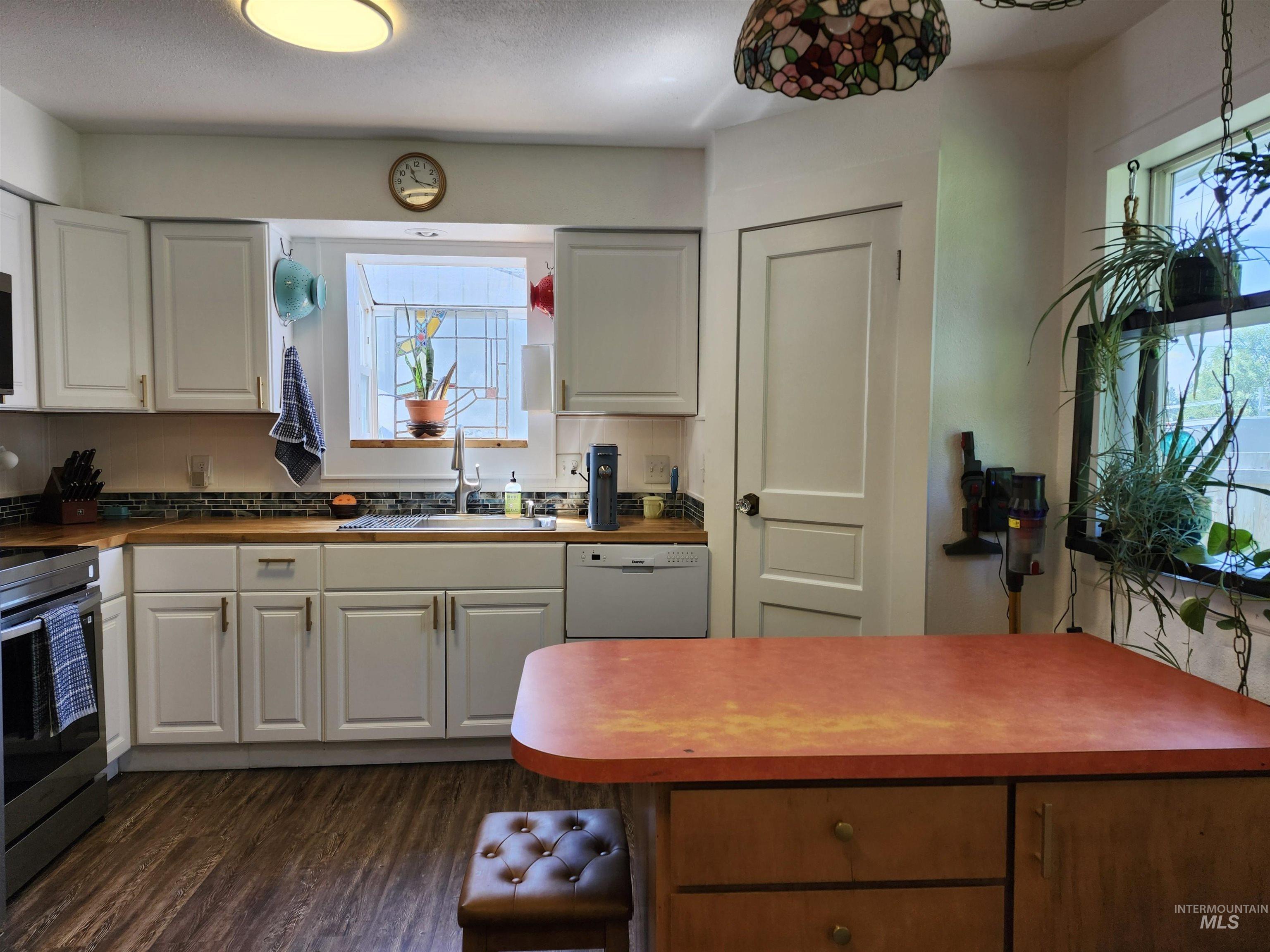 625 2nd Street, Onaway, Idaho 83855, 3 Bedrooms, 1 Bathroom, Residential For Sale, Price $299,000, 98988490