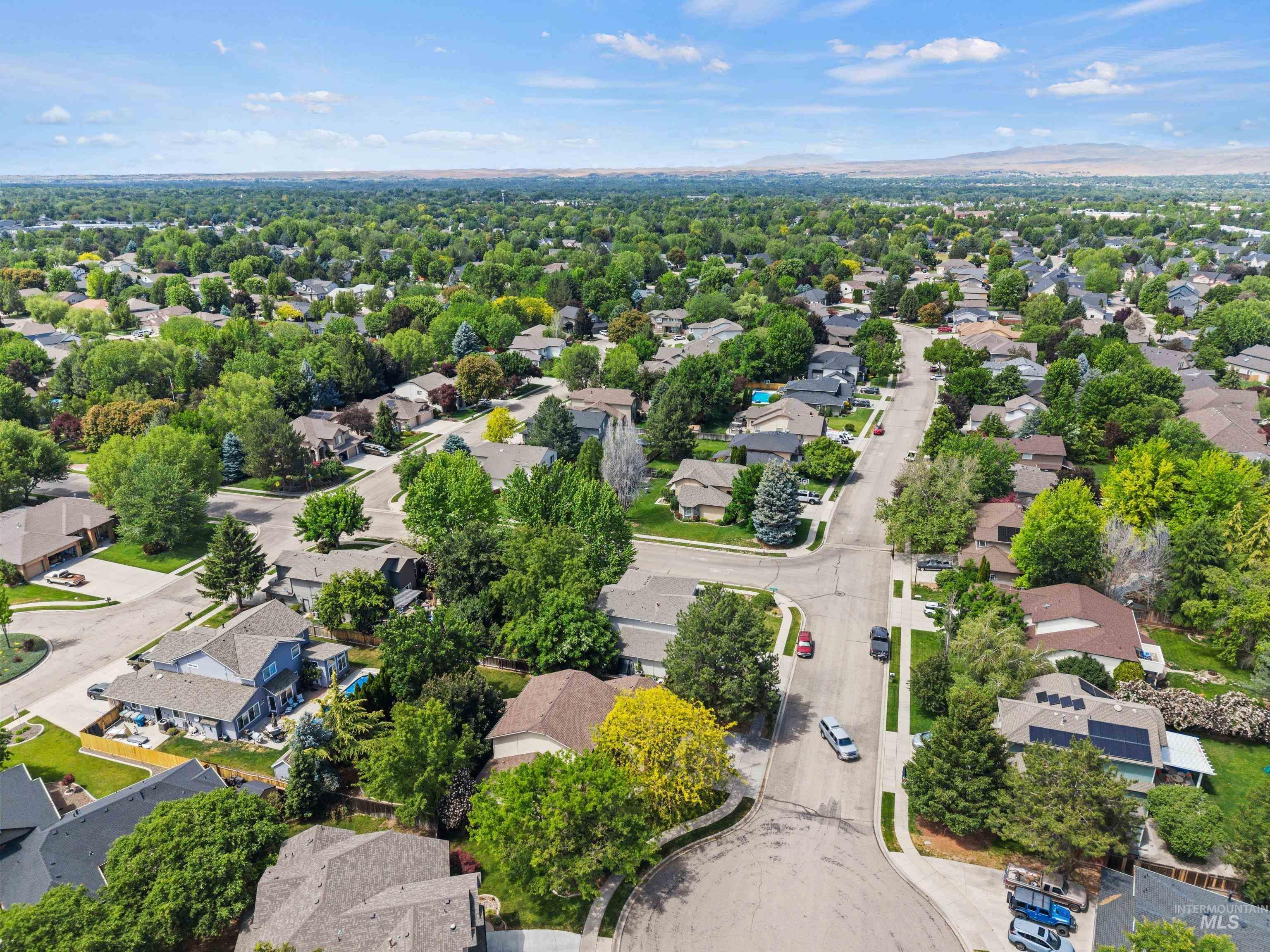 4899 N Maidstone Pl, Boise, Idaho 83713, 4 Bedrooms, 2.5 Bathrooms, Residential For Sale, Price $570,000,MLS 98988495