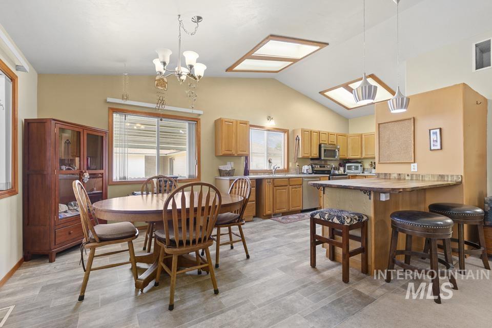 139 Hill St., Ontario, Oregon 97914, 3 Bedrooms, 2 Bathrooms, Residential For Sale, Price $375,000, 98988503
