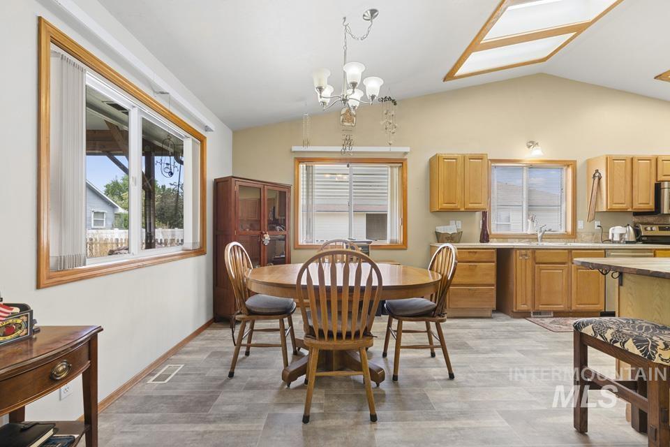 139 Hill St., Ontario, Oregon 97914, 3 Bedrooms, 2 Bathrooms, Residential For Sale, Price $375,000, 98988503