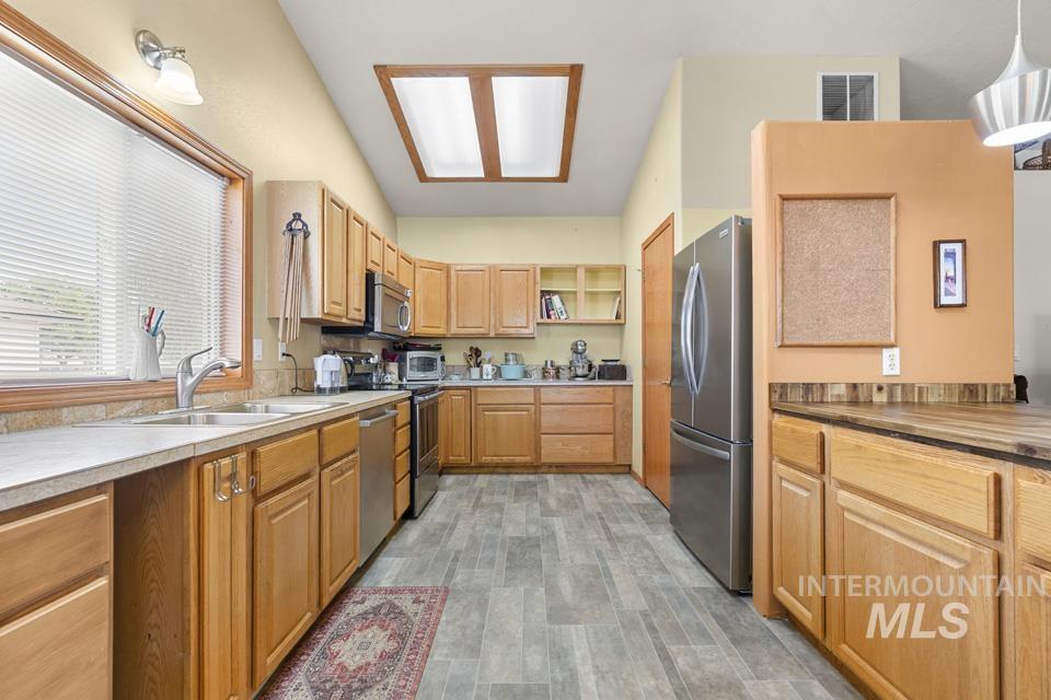 139 Hill St., Ontario, Oregon 97914, 3 Bedrooms, 2 Bathrooms, Residential For Sale, Price $375,000, 98988503