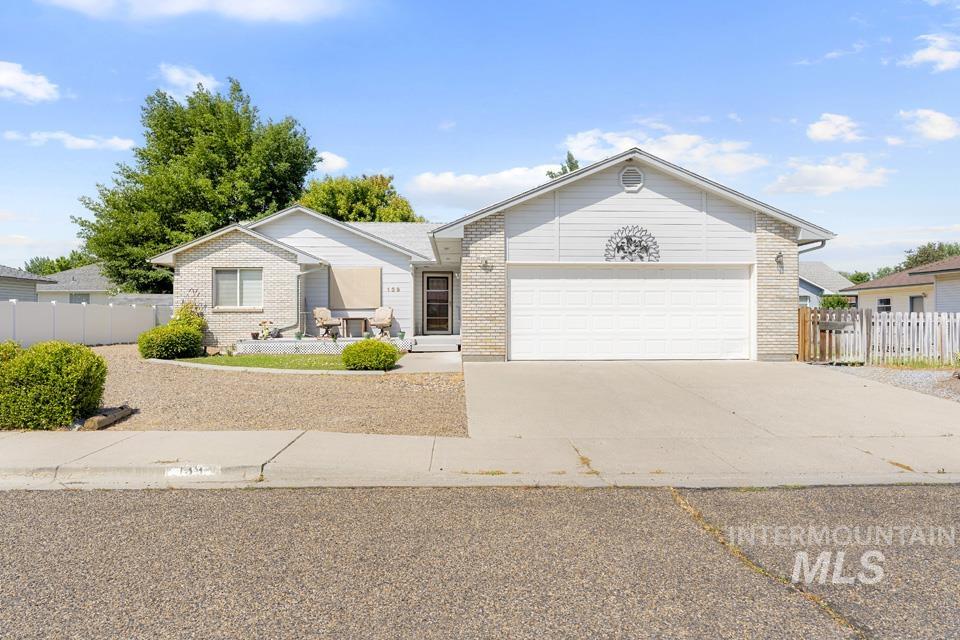 139 Hill St., Ontario, Oregon 97914, 3 Bedrooms, 2 Bathrooms, Residential For Sale, Price $375,000, 98988503