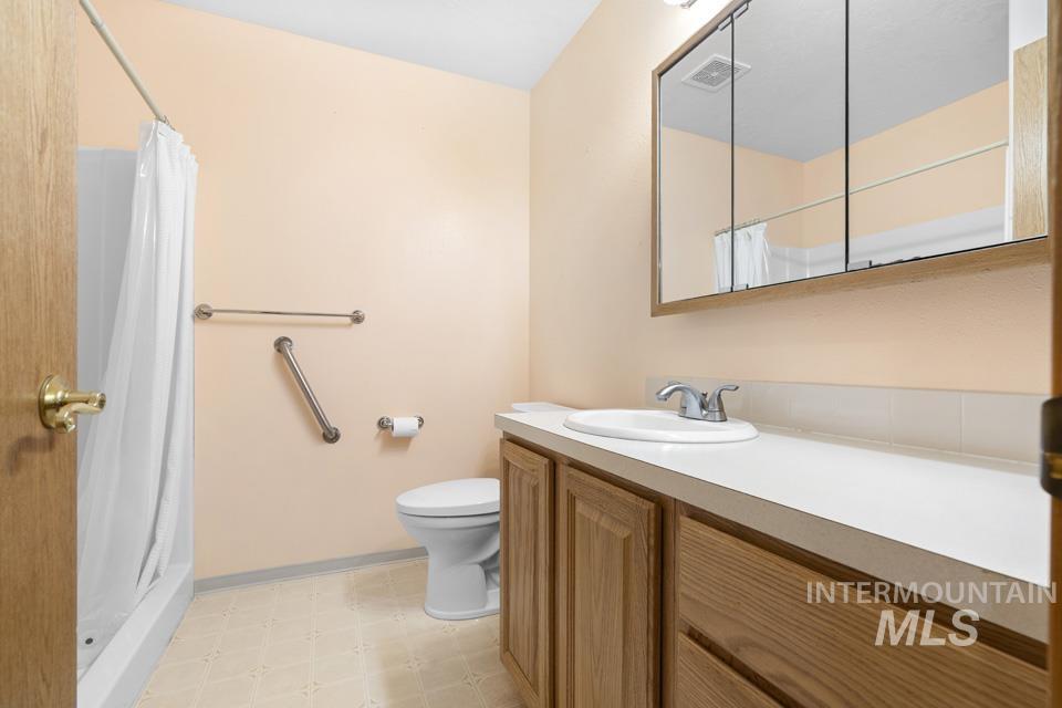 139 Hill St., Ontario, Oregon 97914, 3 Bedrooms, 2 Bathrooms, Residential For Sale, Price $375,000, 98988503