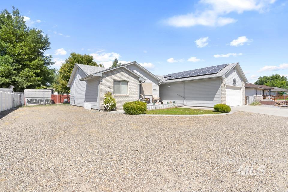 139 Hill St., Ontario, Oregon 97914, 3 Bedrooms, 2 Bathrooms, Residential For Sale, Price $375,000, 98988503