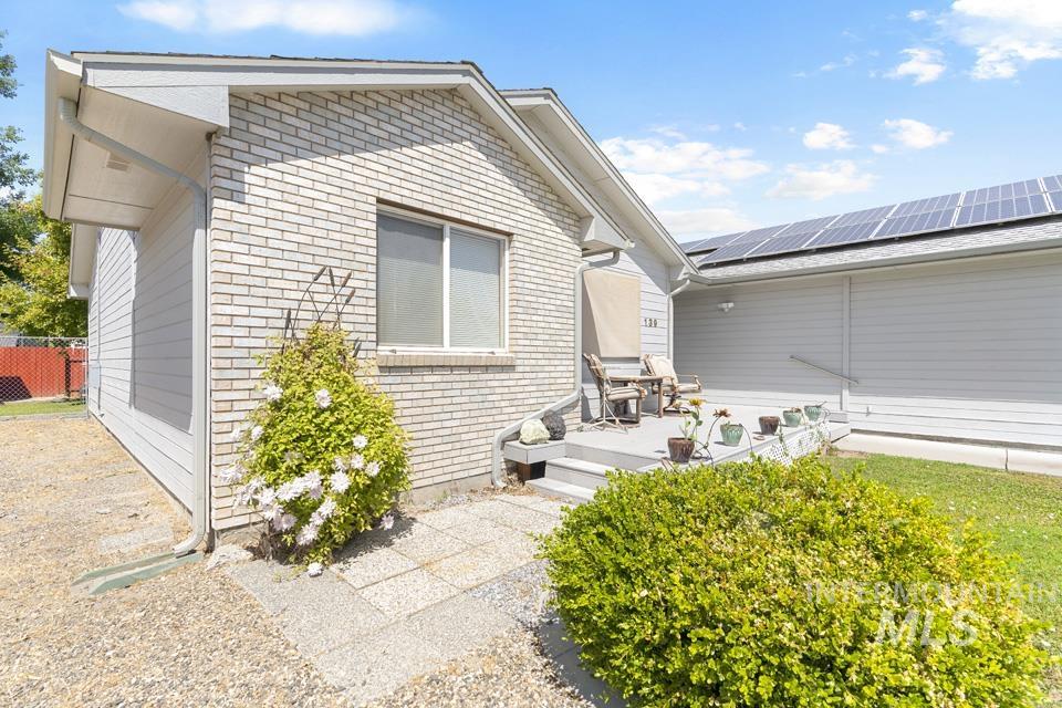 139 Hill St., Ontario, Oregon 97914, 3 Bedrooms, 2 Bathrooms, Residential For Sale, Price $375,000, 98988503