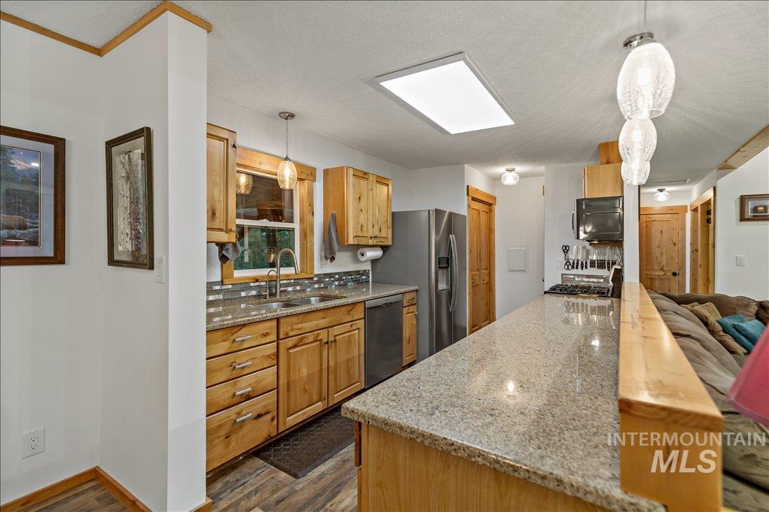 79 Sunset Loop, Cascade, Idaho 83611, 4 Bedrooms, 3 Bathrooms, Residential For Sale, Price $525,000,MLS 98988509