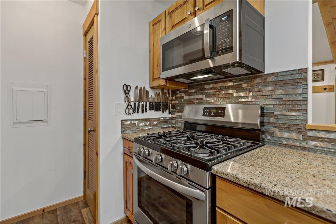79 Sunset Loop, Cascade, Idaho 83611, 4 Bedrooms, 3 Bathrooms, Residential For Sale, Price $525,000,MLS 98988509
