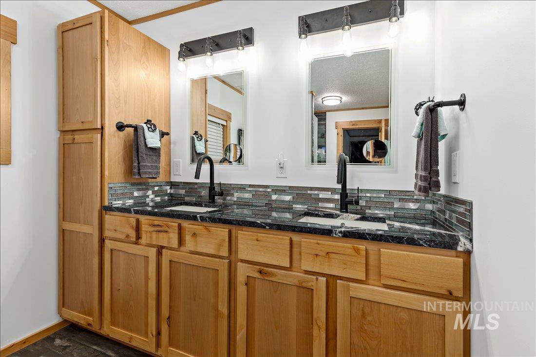 79 Sunset Loop, Cascade, Idaho 83611, 4 Bedrooms, 3 Bathrooms, Residential For Sale, Price $525,000,MLS 98988509