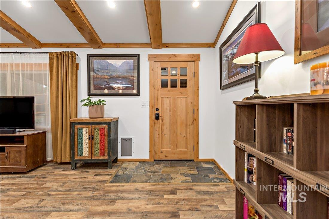 79 Sunset Loop, Cascade, Idaho 83611, 4 Bedrooms, 3 Bathrooms, Residential For Sale, Price $525,000,MLS 98988509