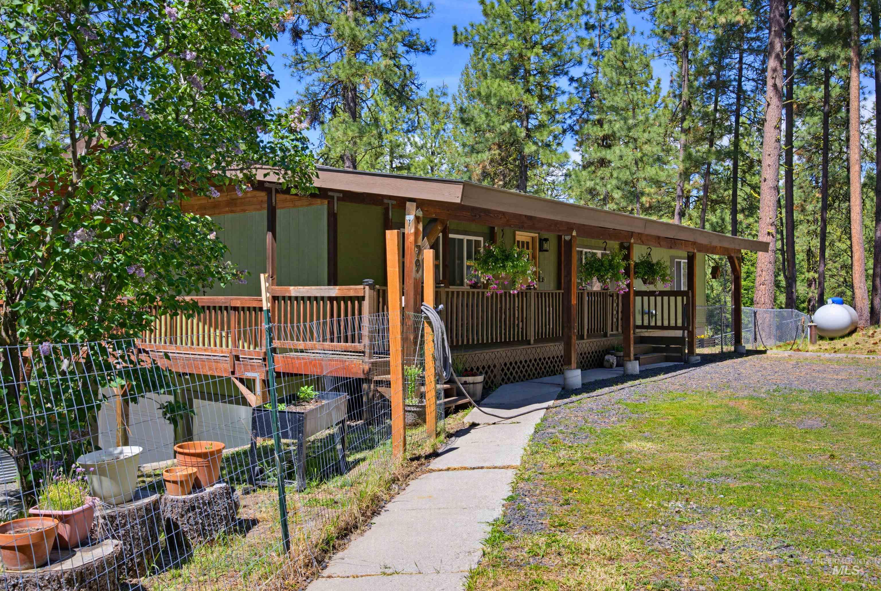 79 Sunset Loop, Cascade, Idaho 83611, 4 Bedrooms, 3 Bathrooms, Residential For Sale, Price $525,000,MLS 98988509