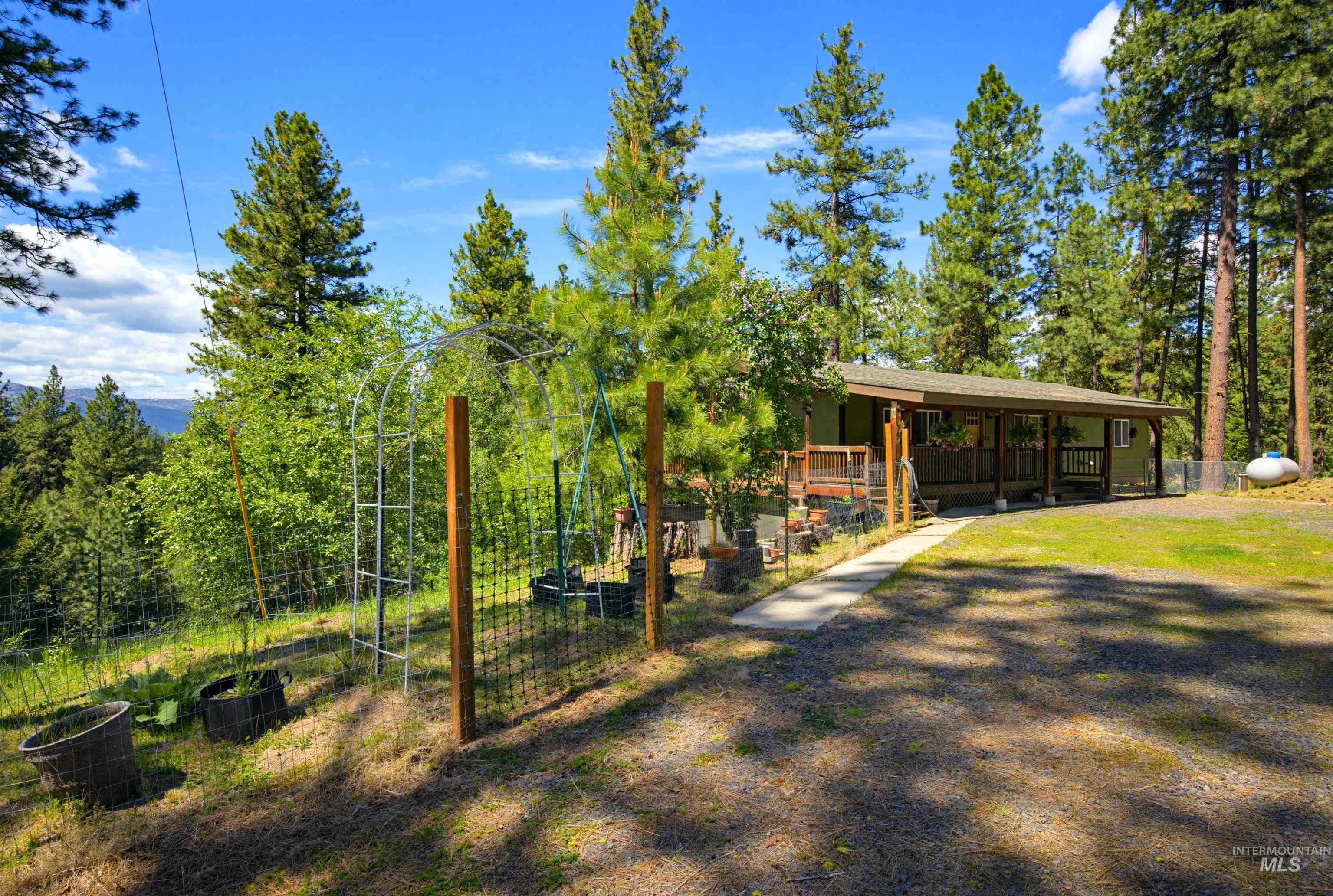 79 Sunset Loop, Cascade, Idaho 83611, 4 Bedrooms, 3 Bathrooms, Residential For Sale, Price $525,000,MLS 98988509