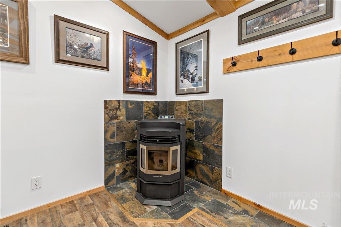 79 Sunset Loop, Cascade, Idaho 83611, 4 Bedrooms, 3 Bathrooms, Residential For Sale, Price $525,000,MLS 98988509