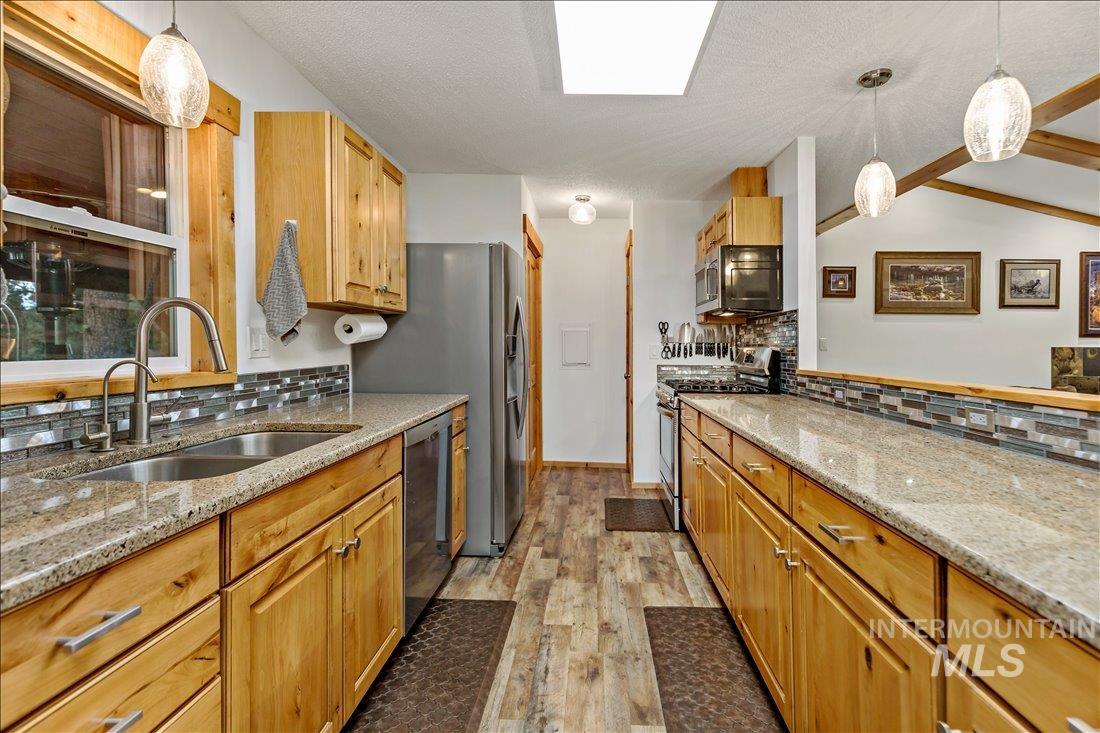 79 Sunset Loop, Cascade, Idaho 83611, 4 Bedrooms, 3 Bathrooms, Residential For Sale, Price $525,000,MLS 98988509