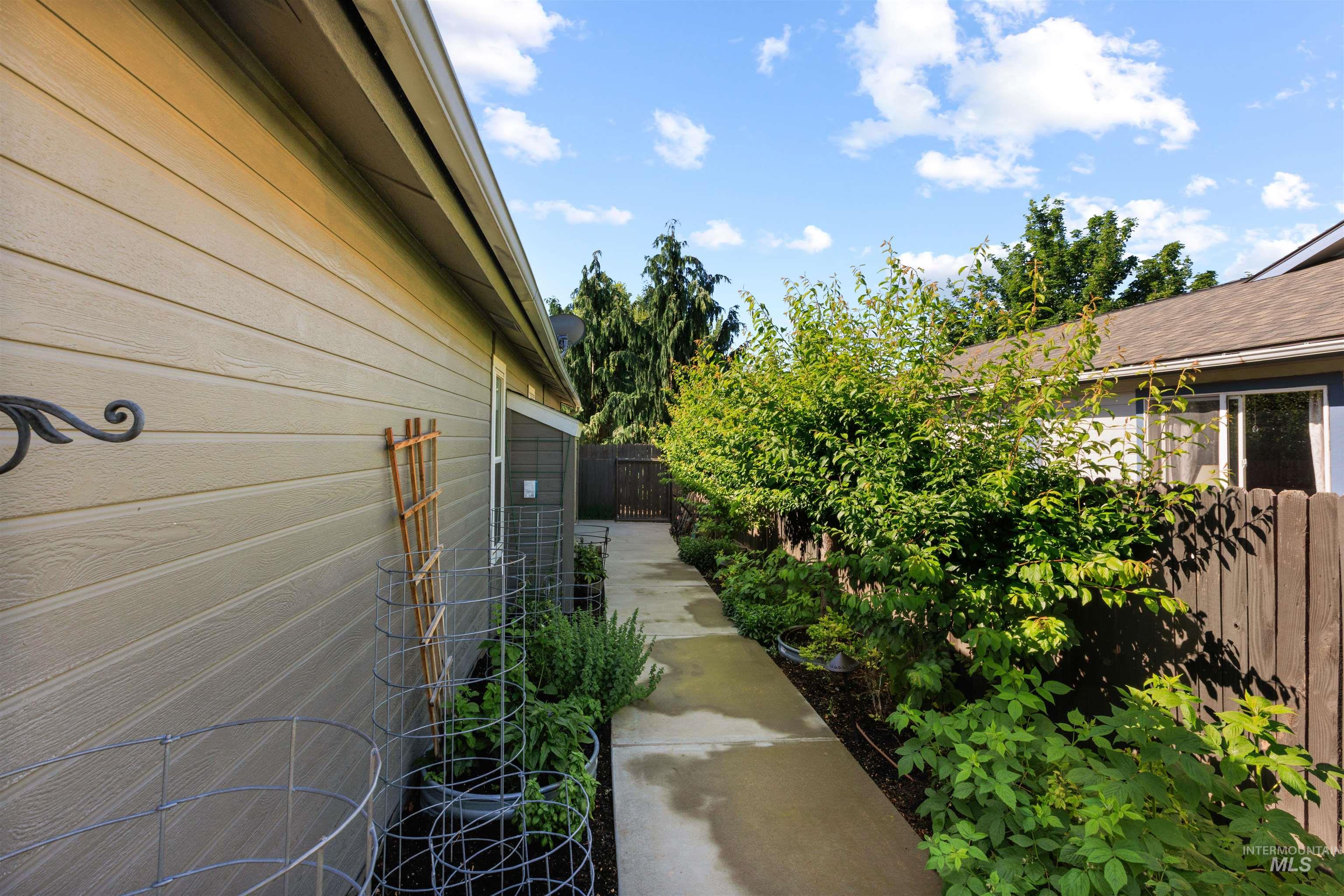 1418 E Sothesby Street, Meridian, Idaho 83642, 3 Bedrooms, 2 Bathrooms, Residential For Sale, Price $500,000,MLS 98988510