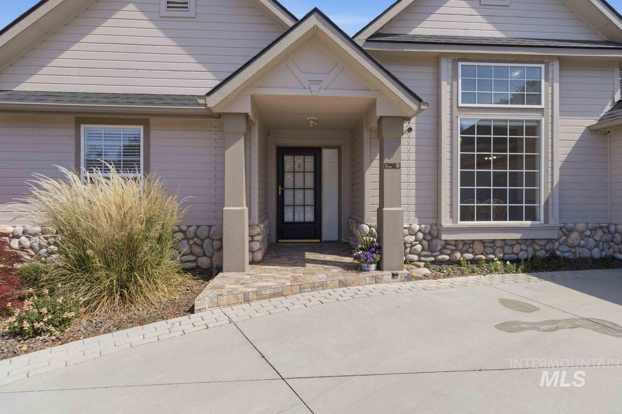 1910 W Roberts Ave, Nampa, Idaho 83651, 3 Bedrooms, 2 Bathrooms, Residential For Sale, Price $418,000,MLS 98988513