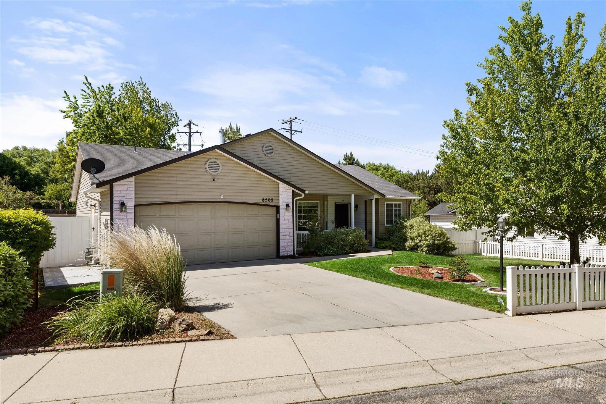8509 W Falling Star St, Boise, Idaho 83709, 3 Bedrooms, 2 Bathrooms, Residential For Sale, Price $420,000,MLS 98988524