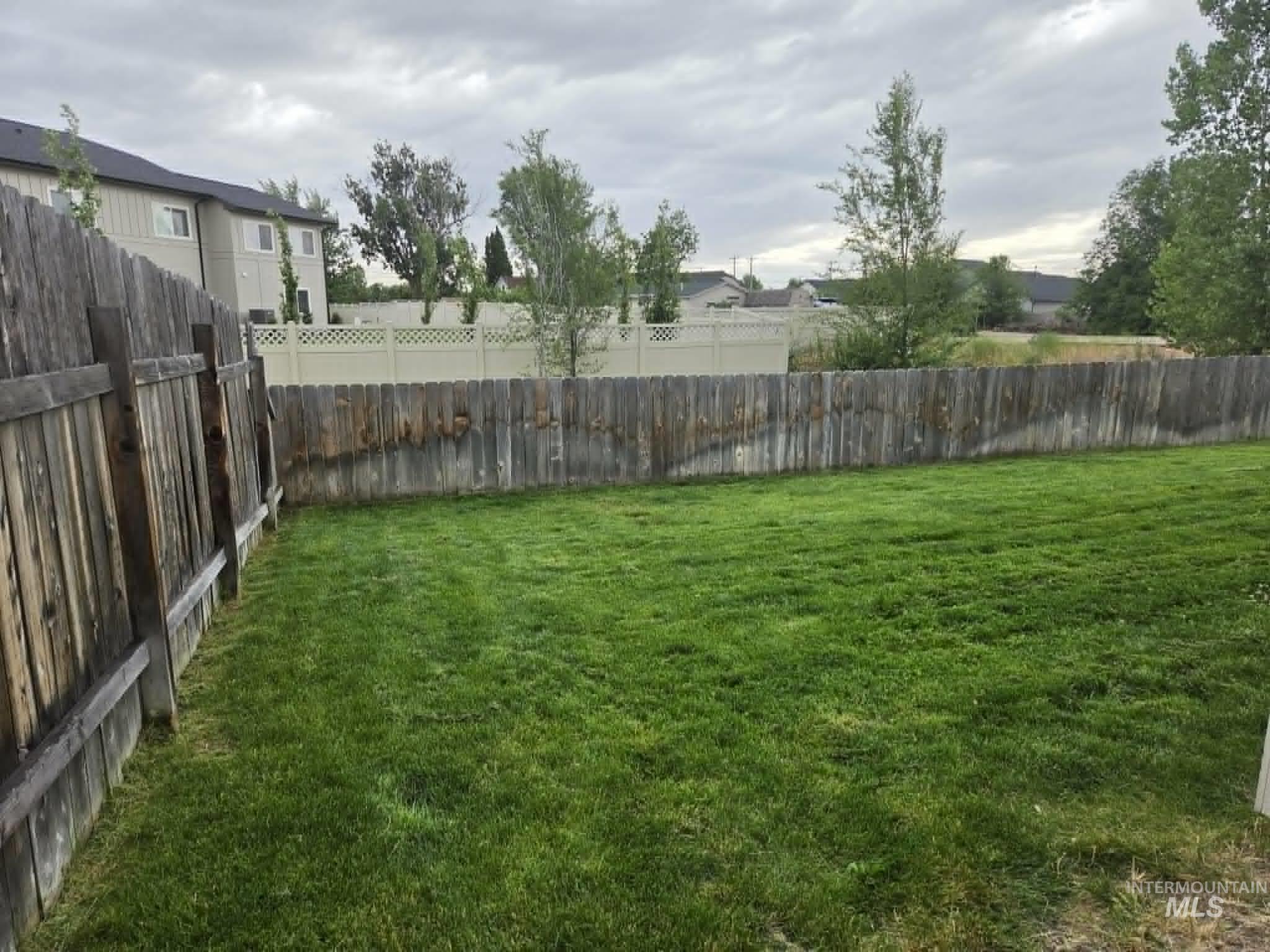 1193 W Crosswind Dr, Meridian, Idaho 83646, 3 Bedrooms, 2 Bathrooms, Residential Income For Sale, Price $425,000,MLS 98988525
