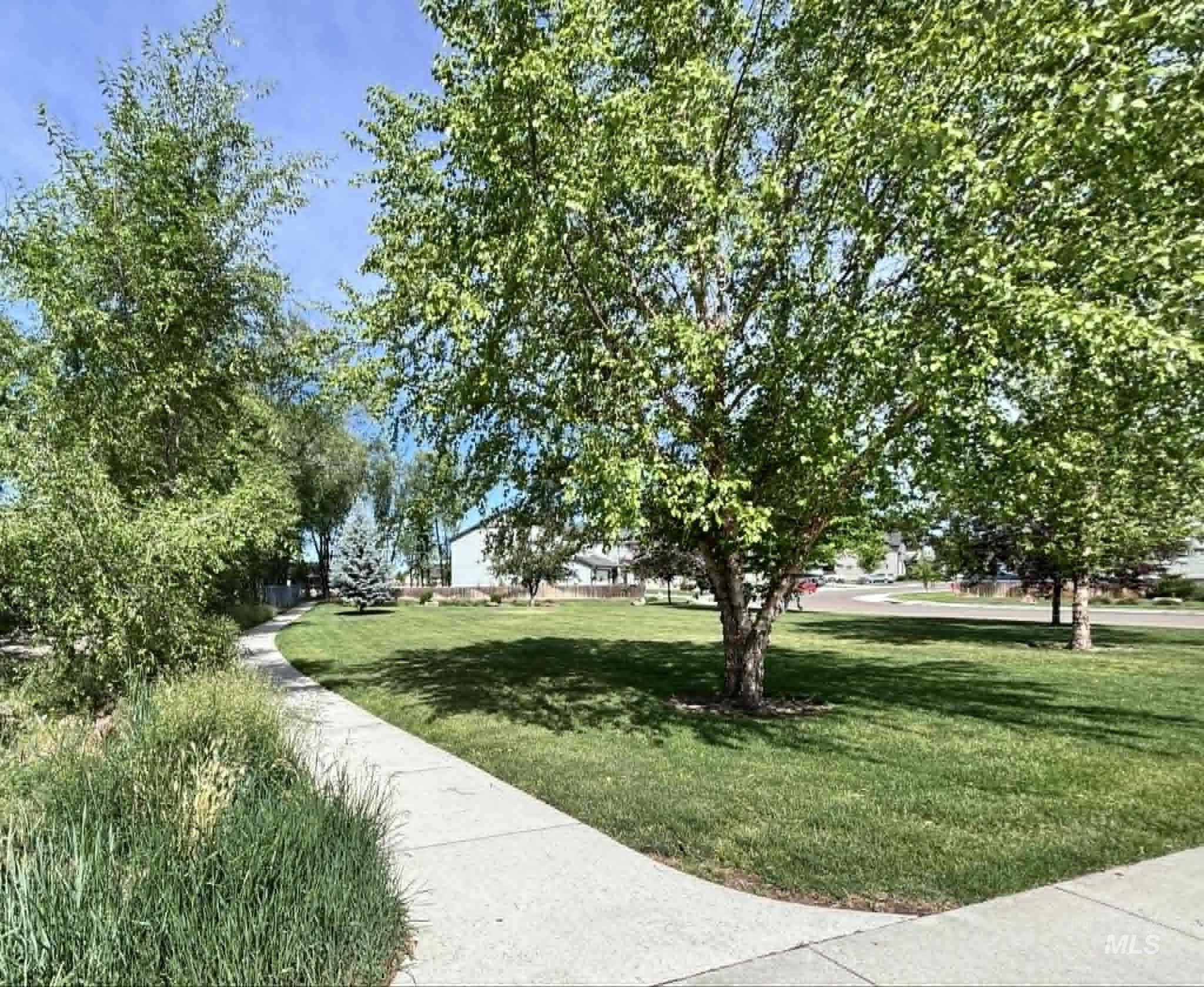 1193 W Crosswind Dr, Meridian, Idaho 83646, 3 Bedrooms, 2 Bathrooms, Residential Income For Sale, Price $425,000, 98988525
