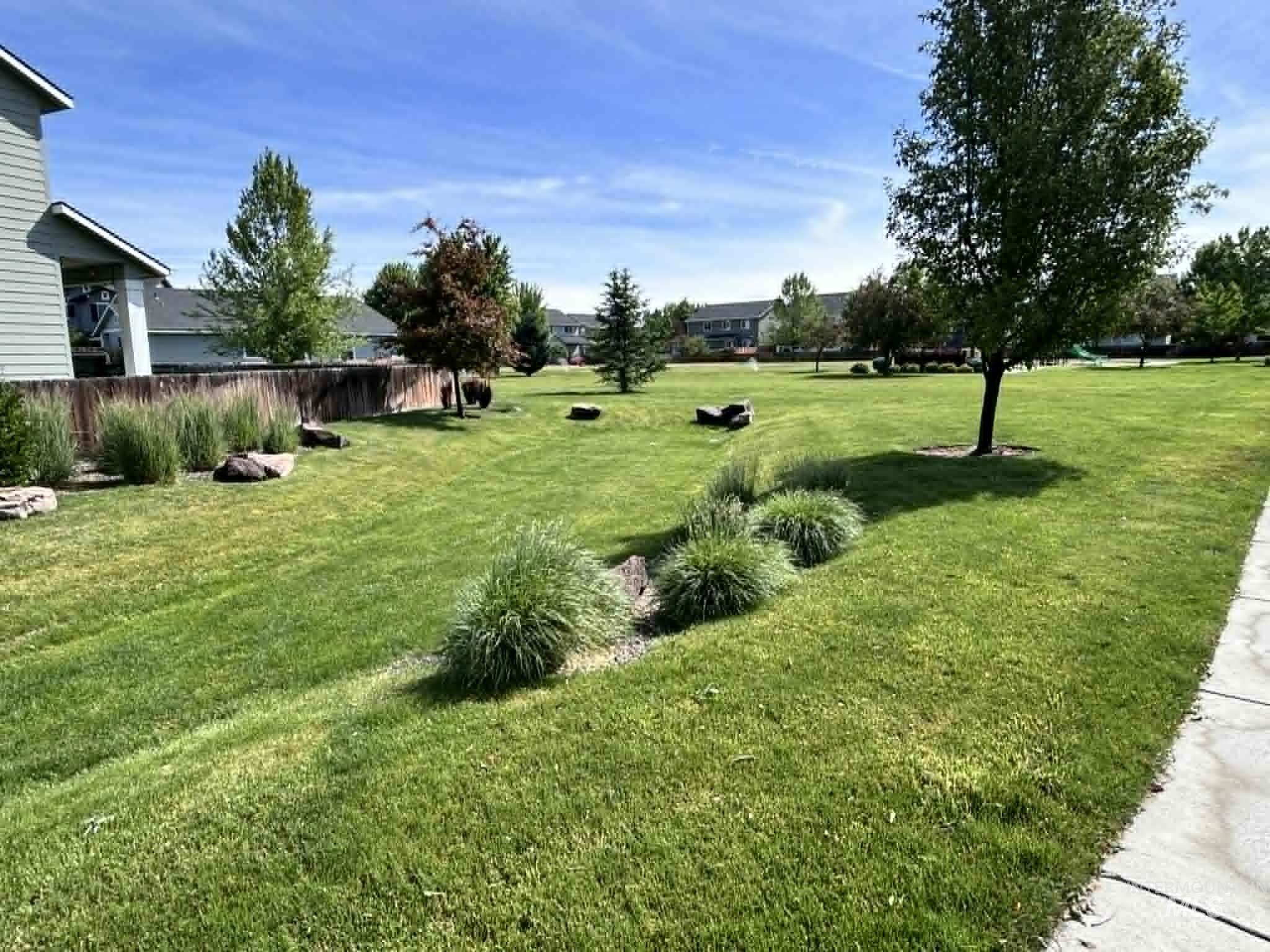 1193 W Crosswind Dr, Meridian, Idaho 83646, 3 Bedrooms, 2 Bathrooms, Residential Income For Sale, Price $425,000,MLS 98988525